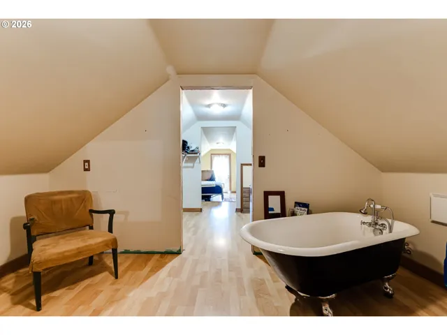 Bedroom, Owner's Suite-Upper