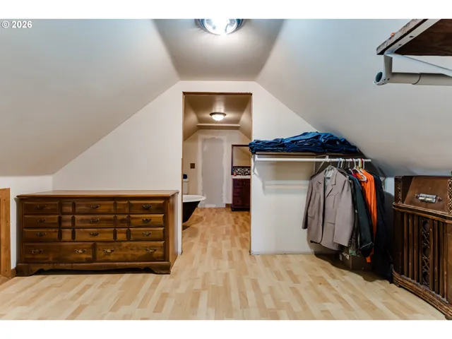 Bedroom, Owner's Suite-Walk-In Closet