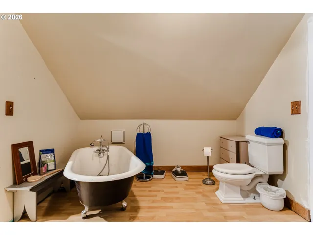 Bedroom, Owner's Suite-Upper