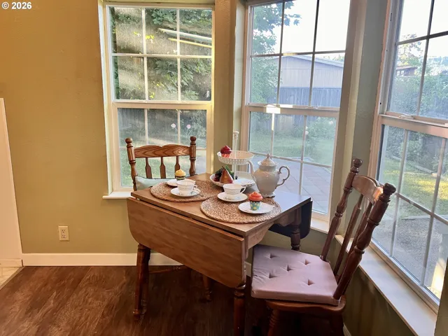 Kitchen/Nook-Eating Area