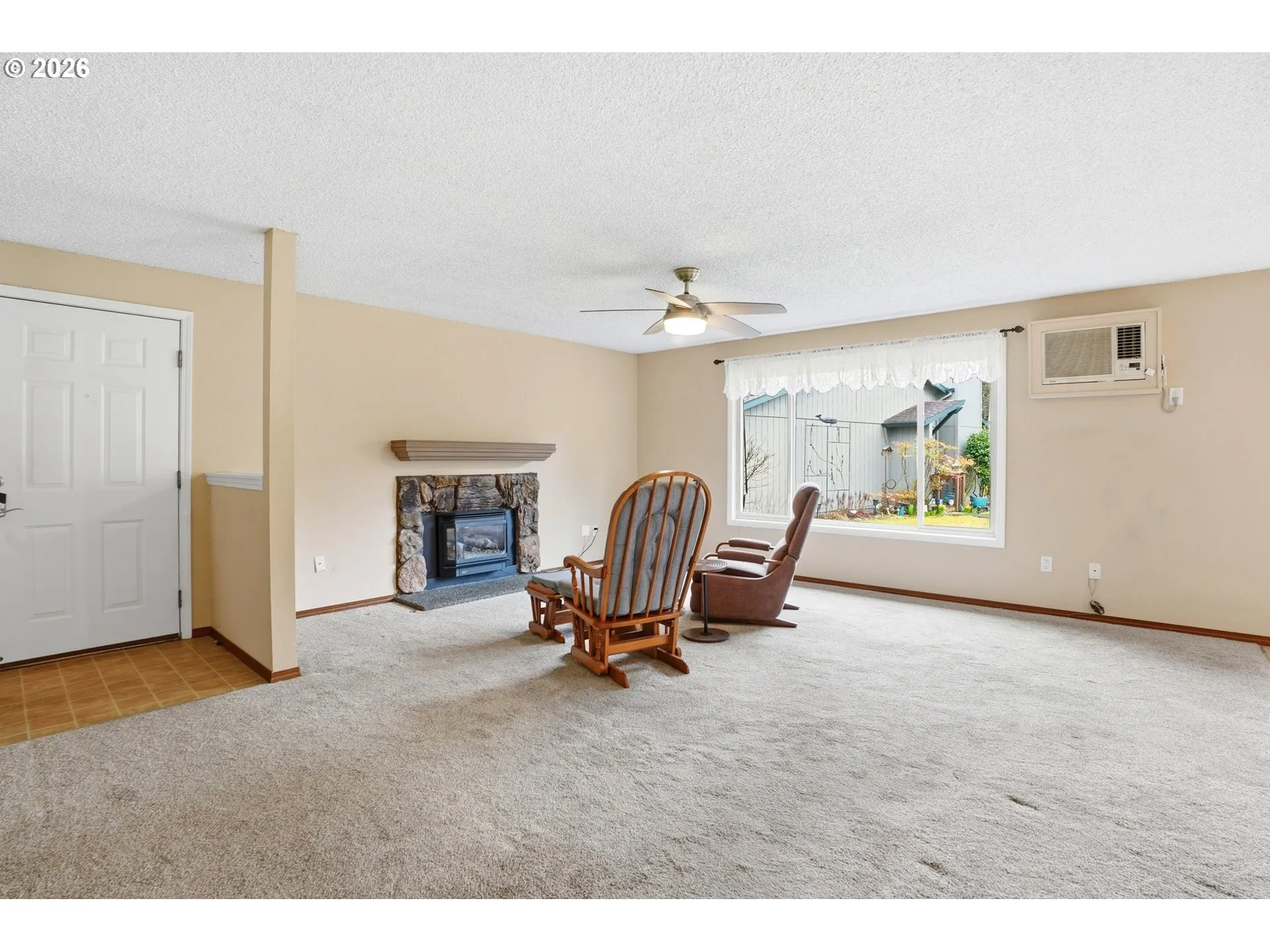 Living Room-Fireplace