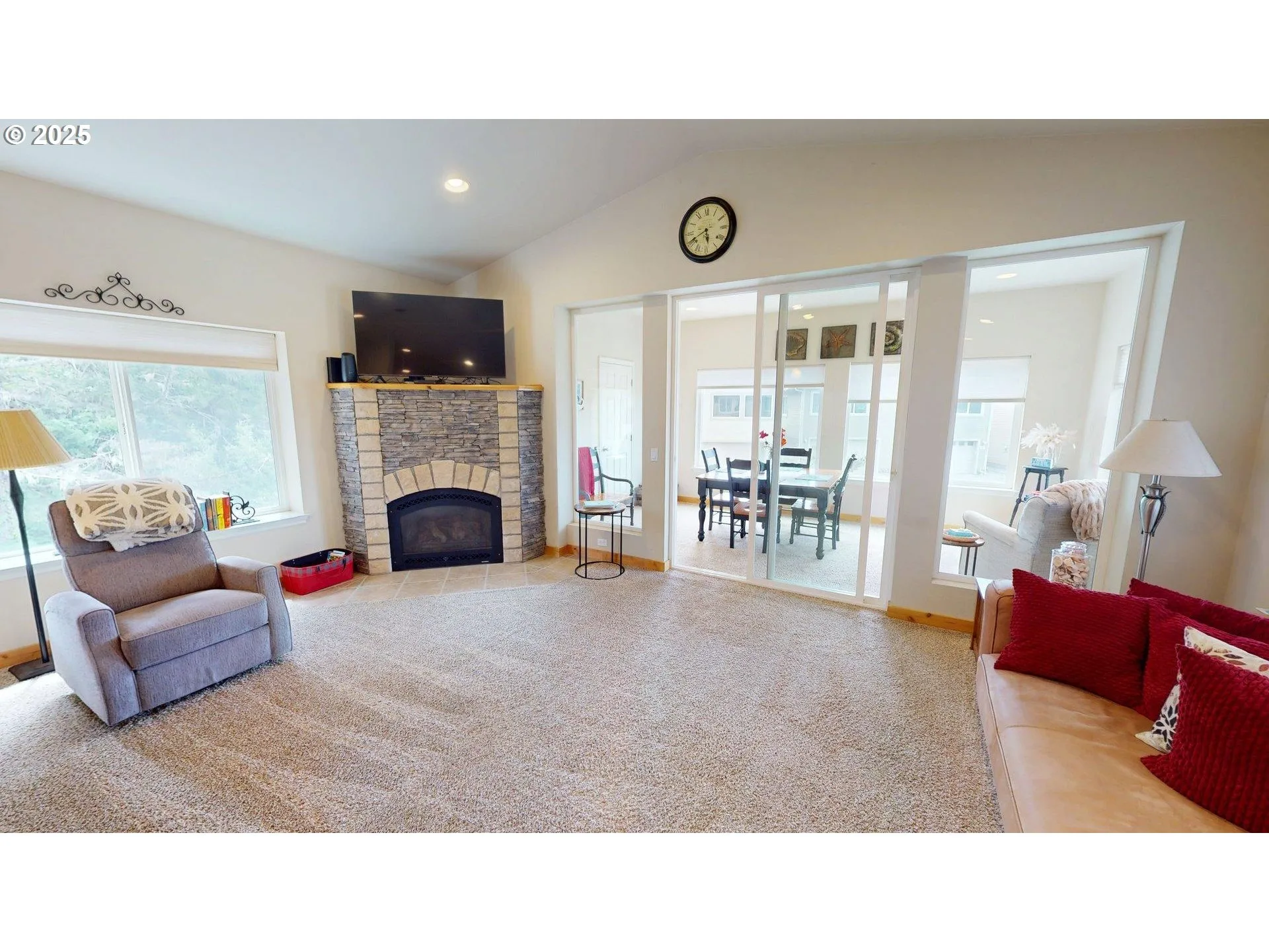 Living Room-Fireplace