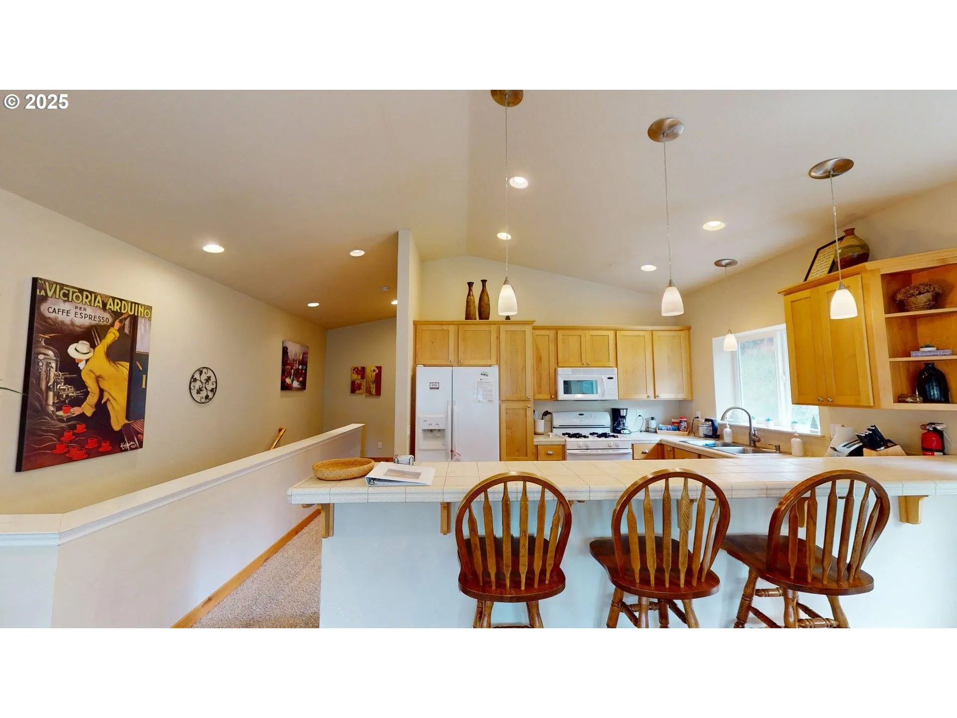 Kitchen-Breakfast Bar