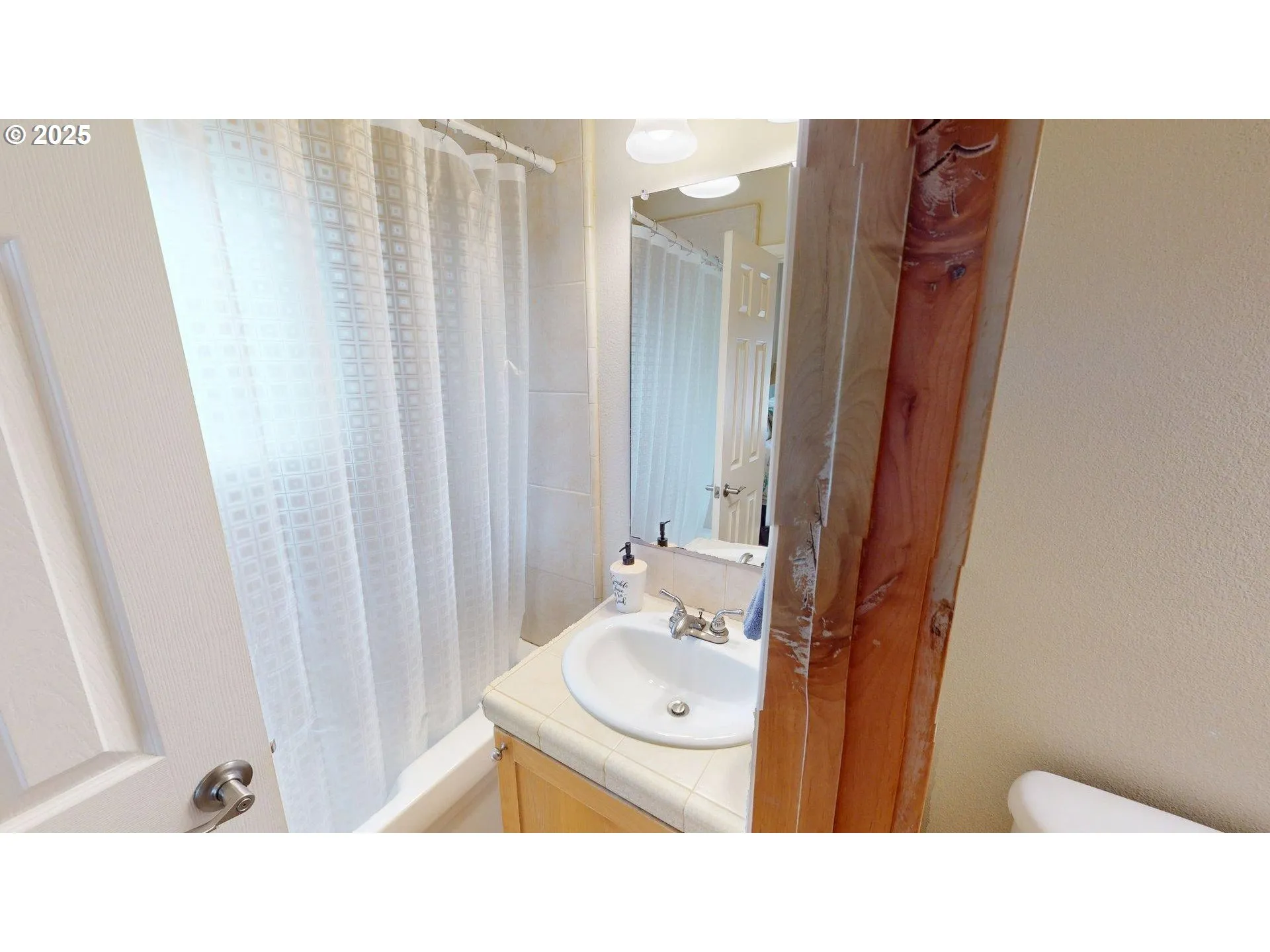 Bathroom-Upper