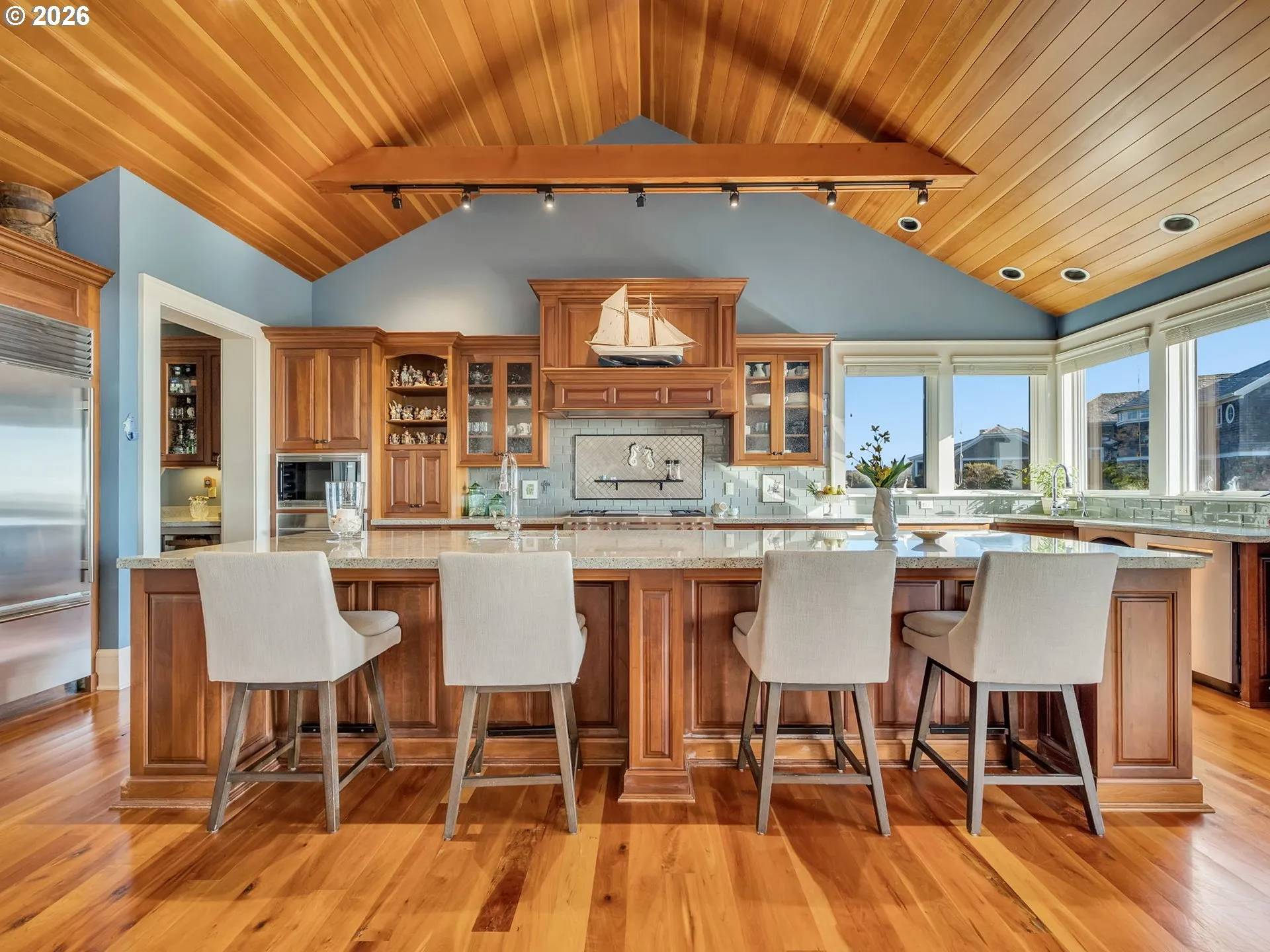 Kitchen-Breakfast Bar