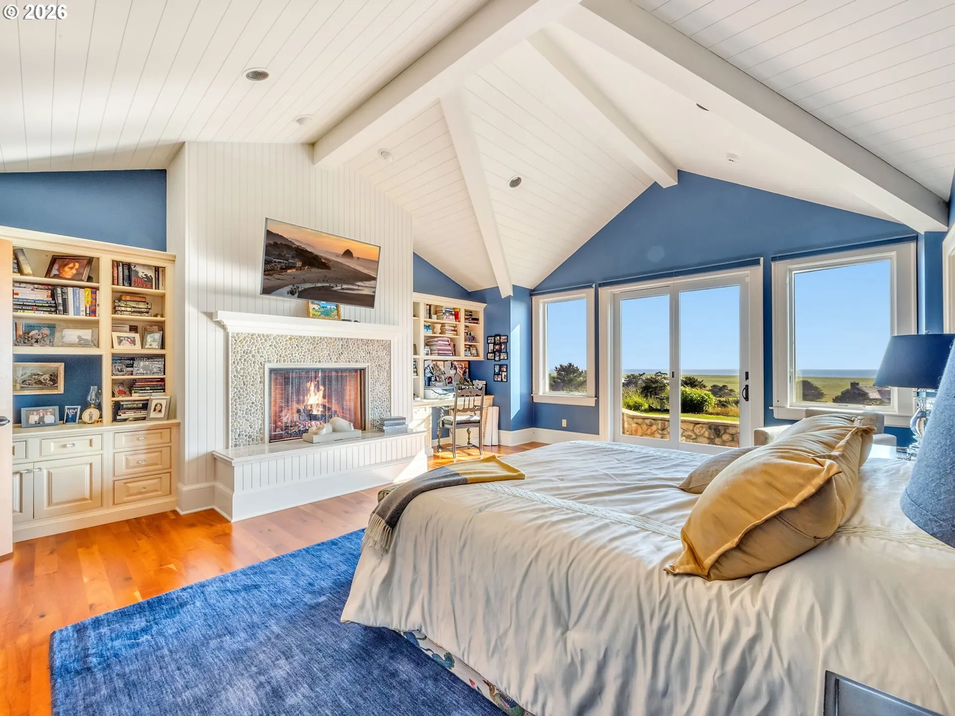 Bedroom, Primary-Vaulted Ceilings