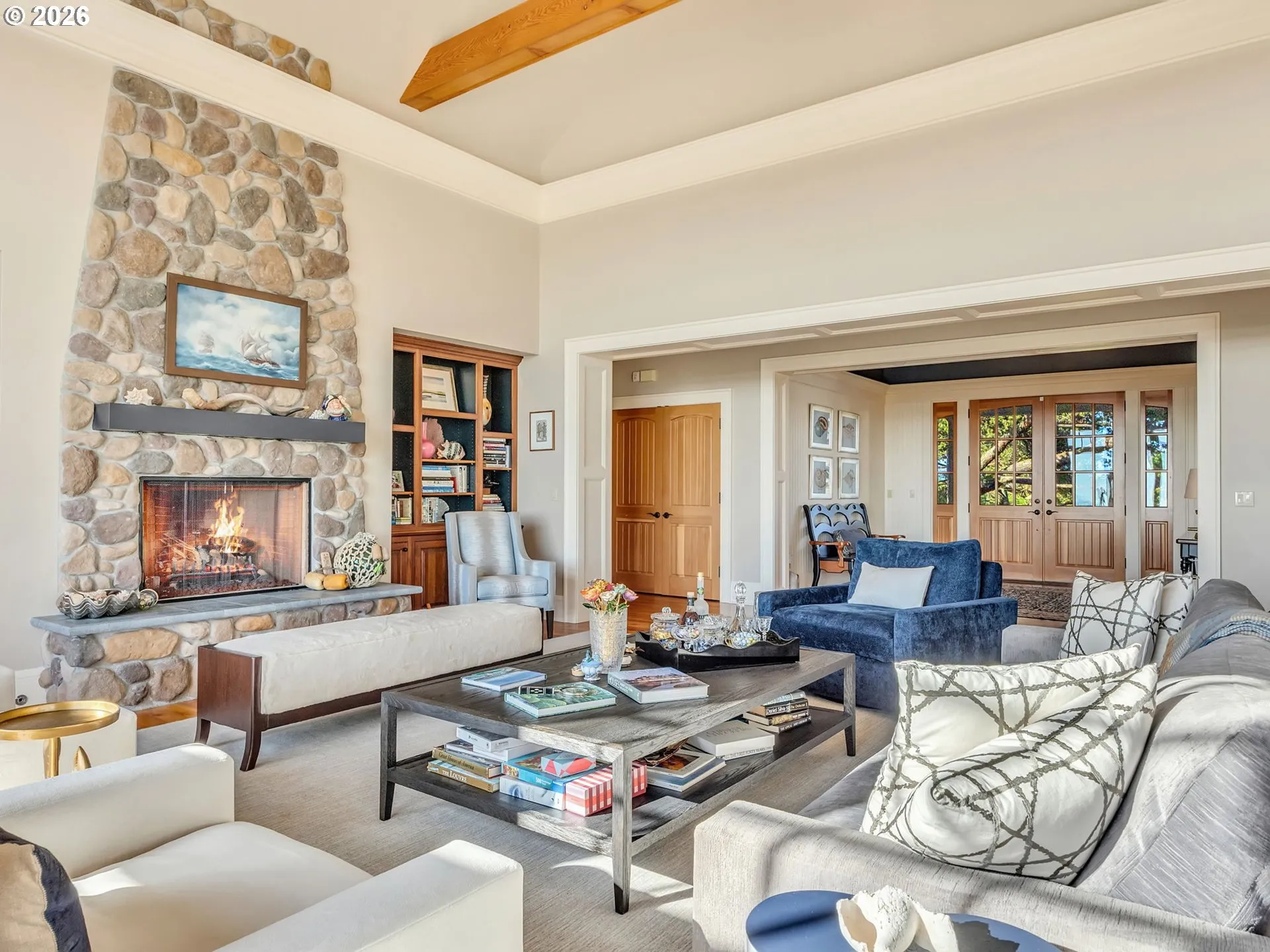 Living Room/Entrance