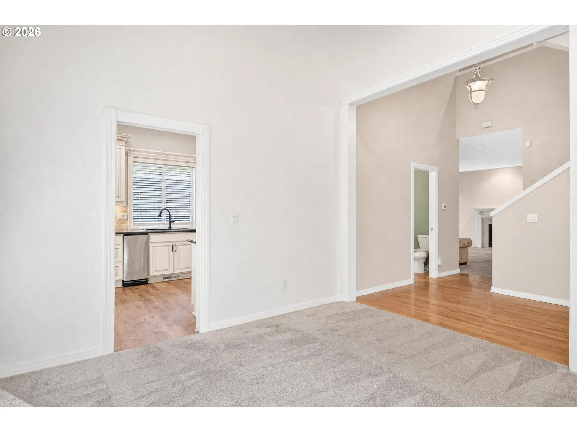 Living Room/Entrance