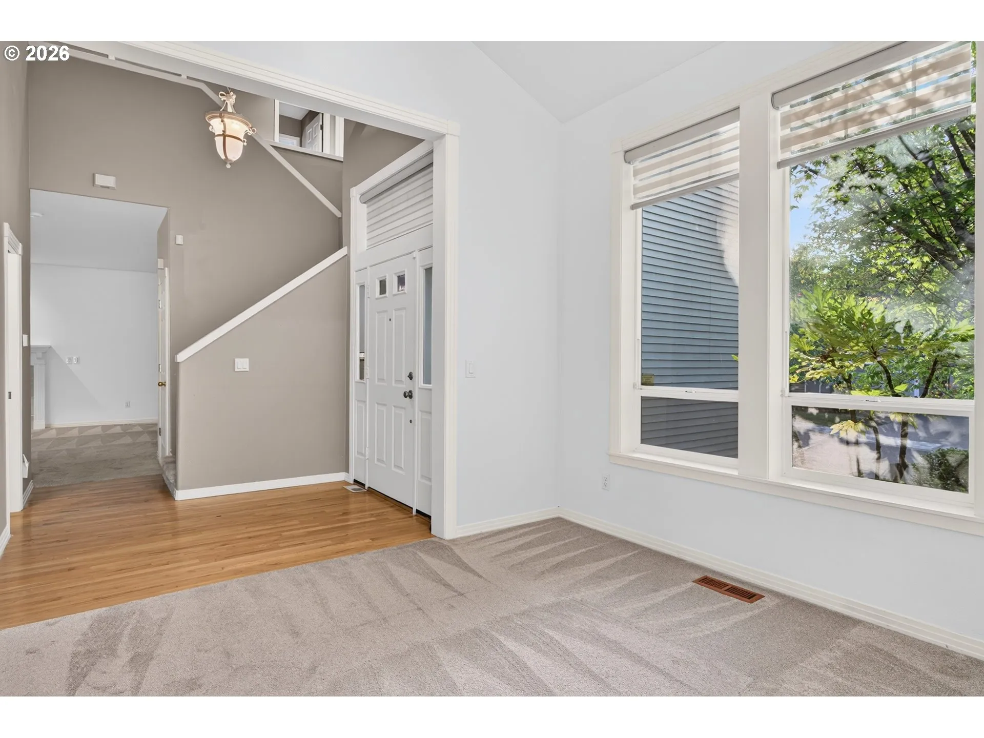 Living Room/Entrance