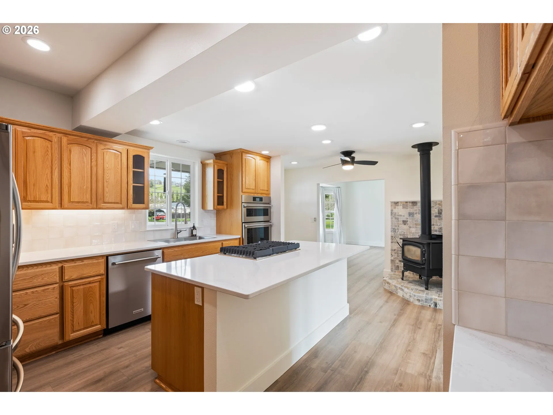 Kitchen-Breakfast Bar