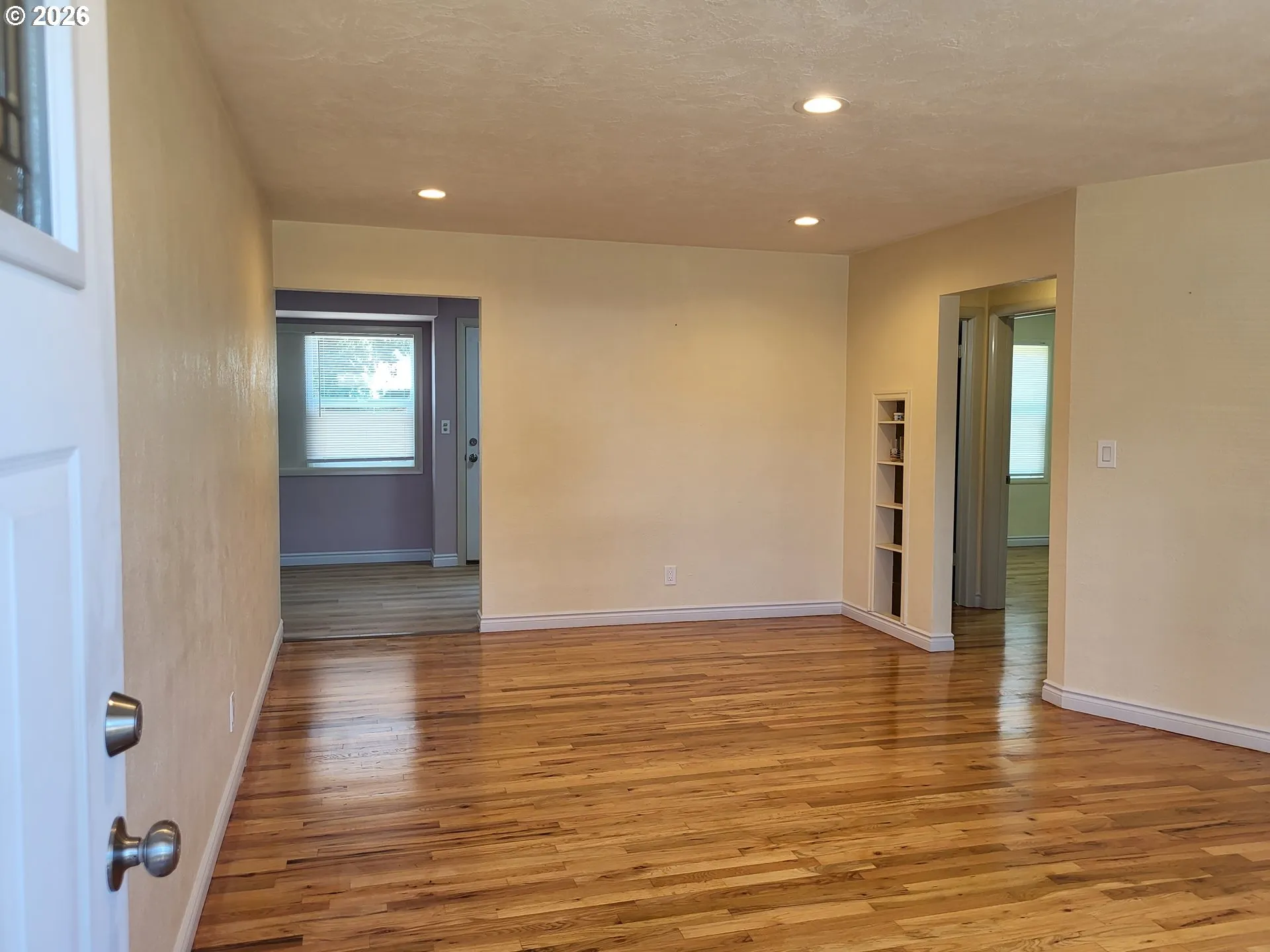 Living Room/Entrance