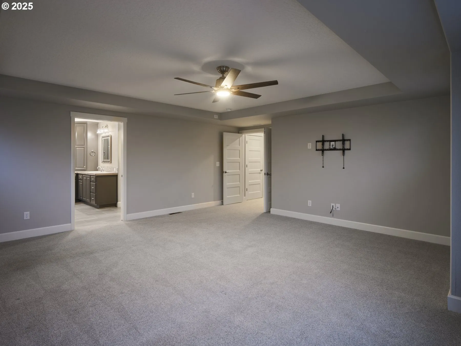 Bedroom, Primary-Upper