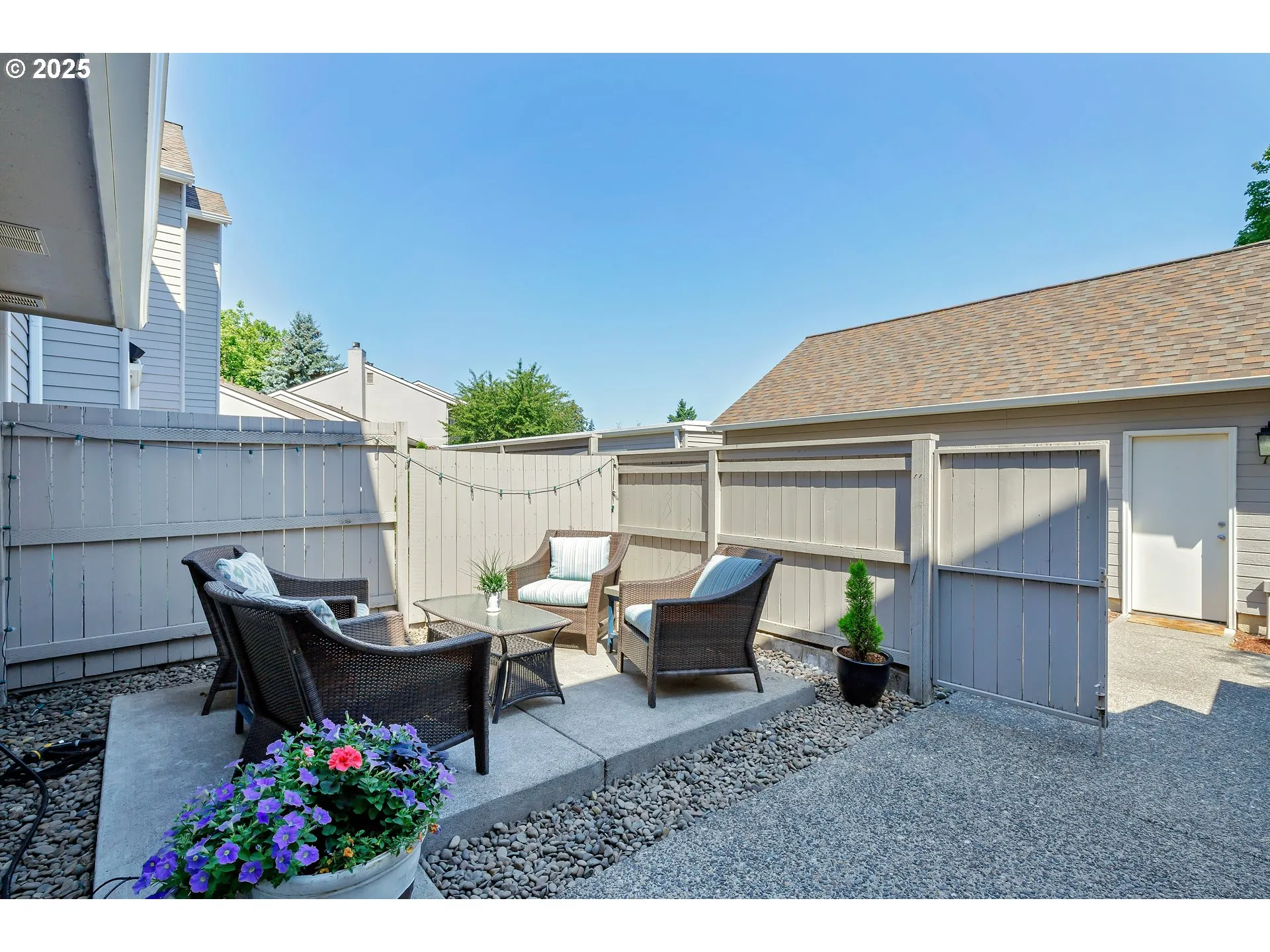 Front Yard-Fenced