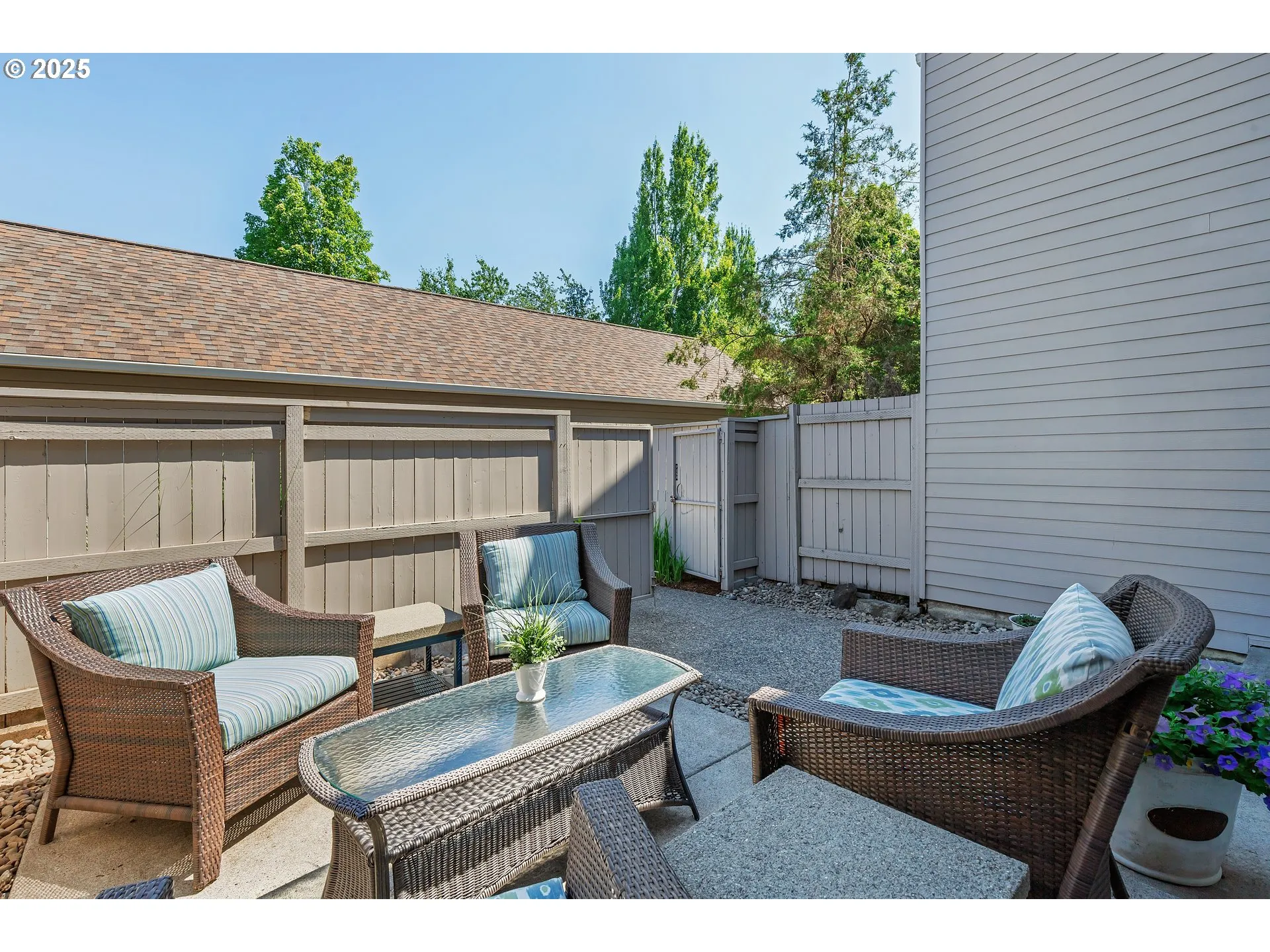 Front Yard-Fenced