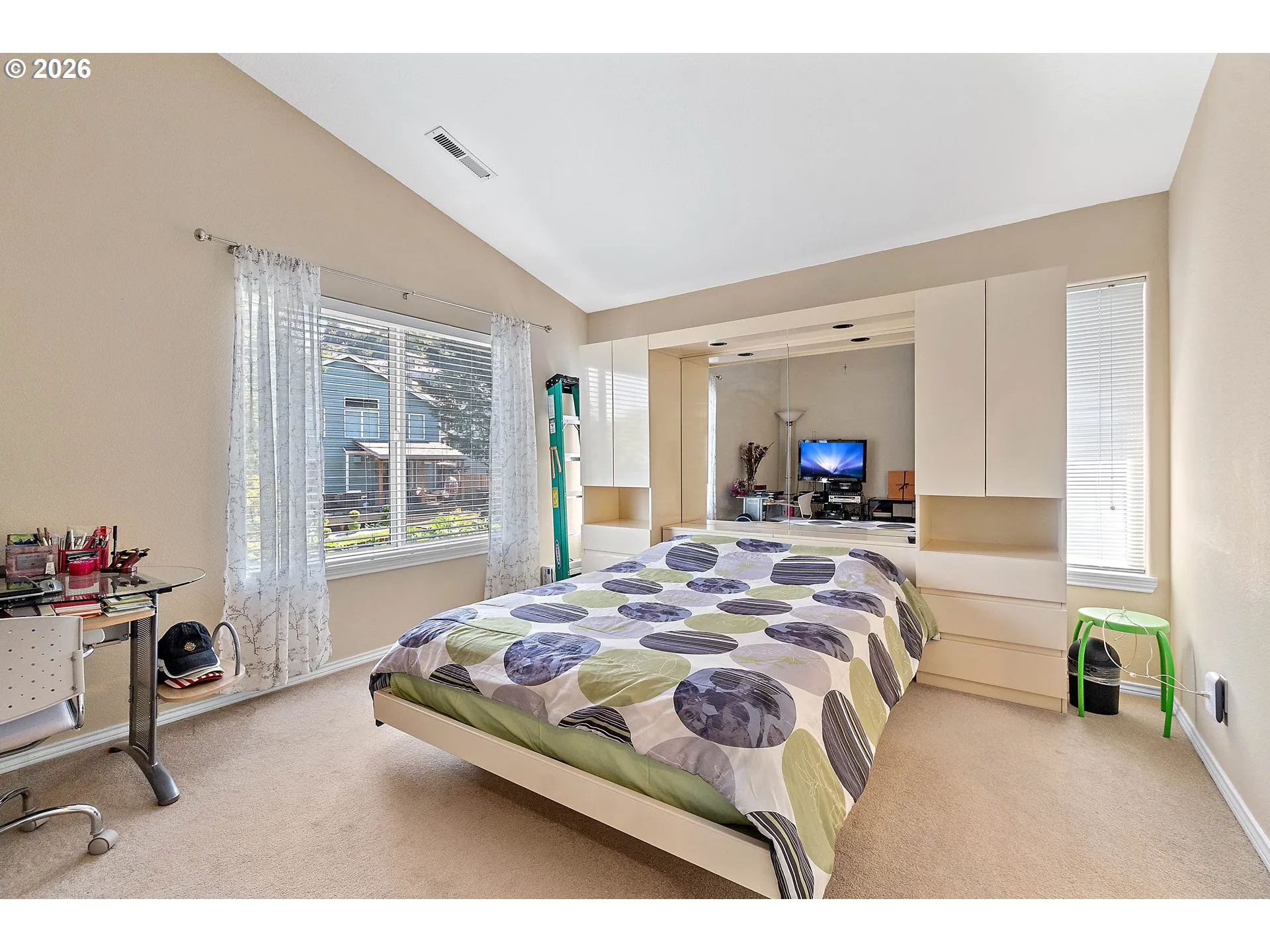 Bedroom, Primary