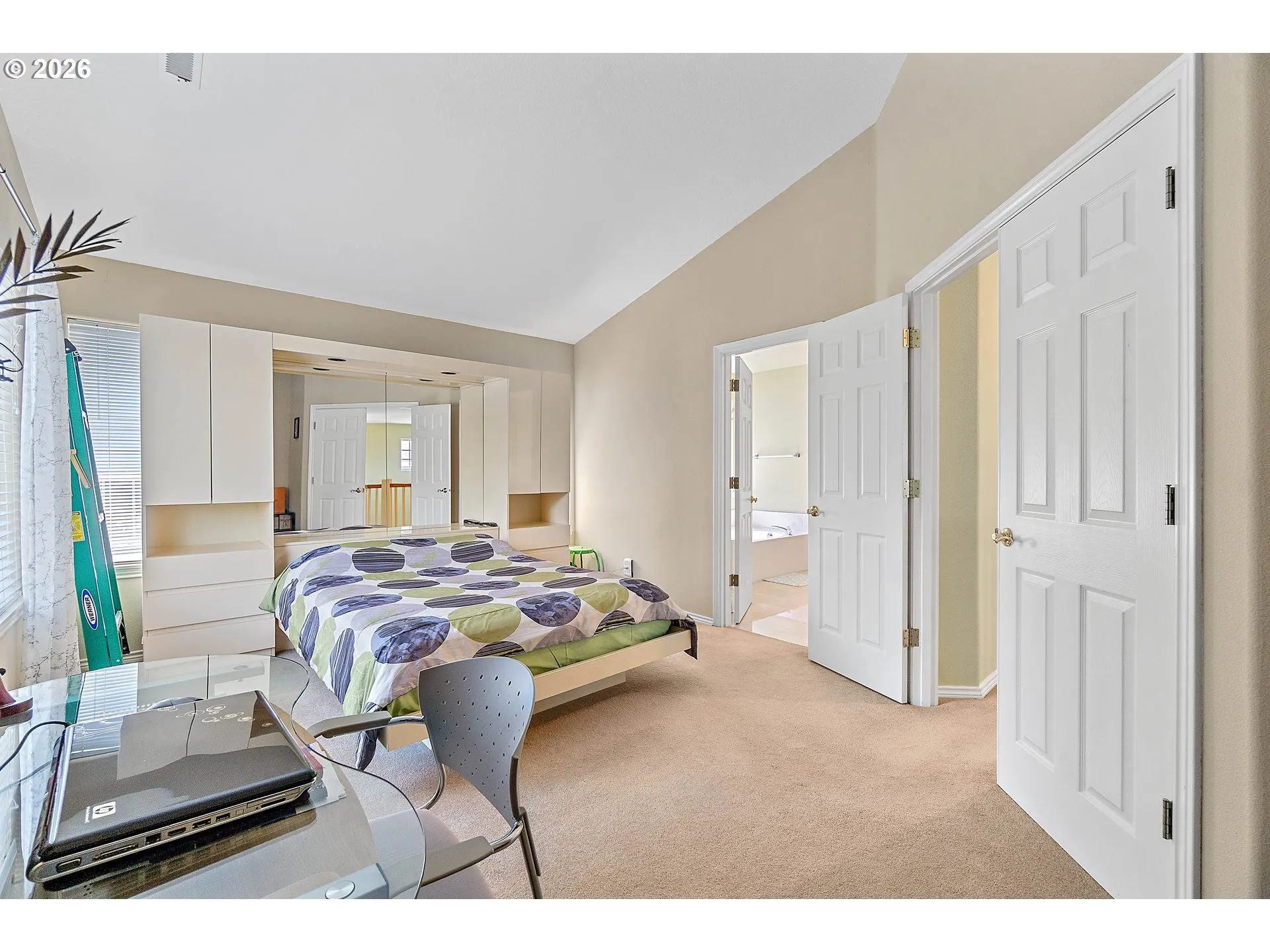 Bedroom, Primary