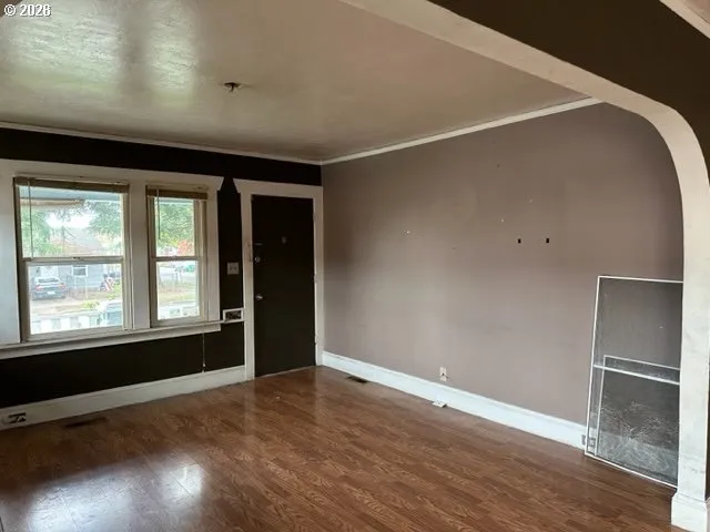 Living Room/Entrance