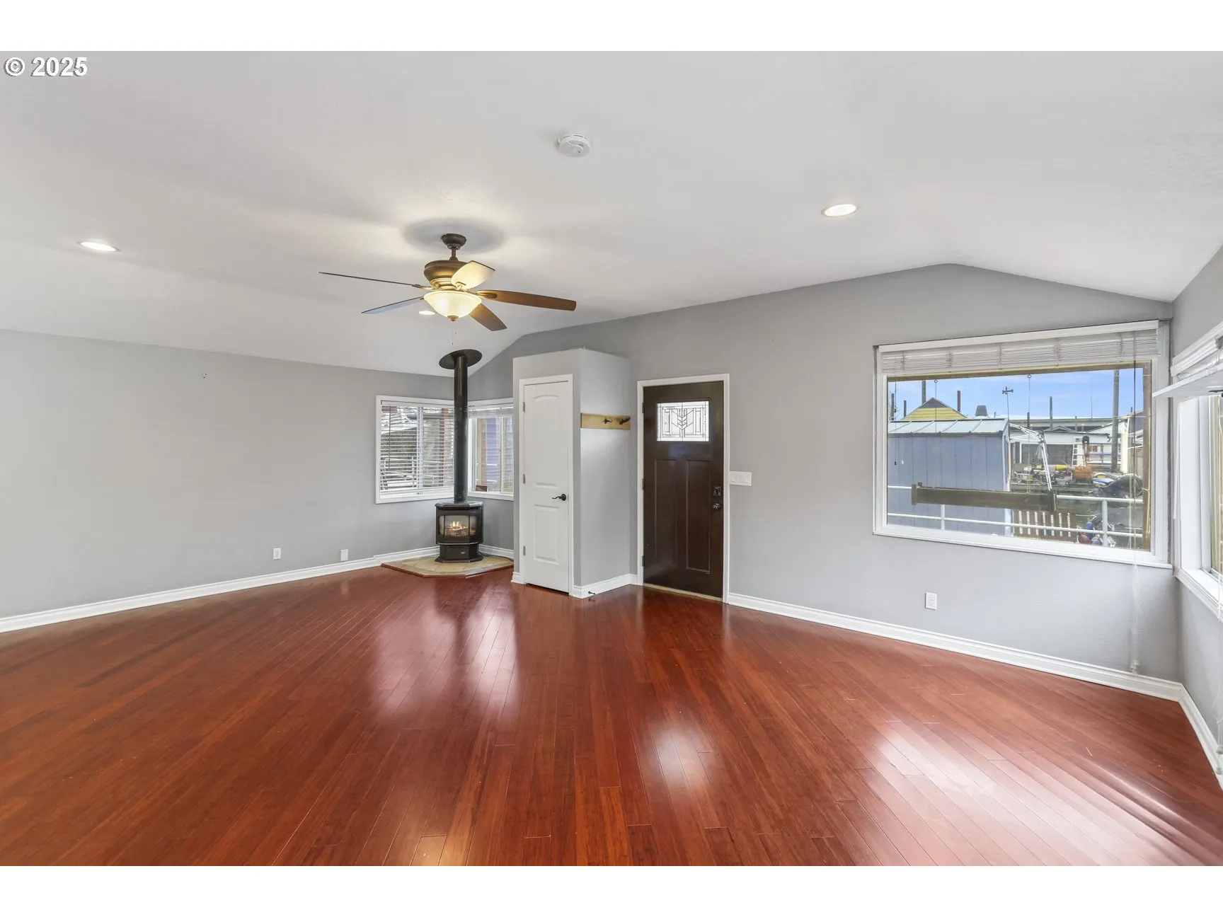 Living Room-Fireplace