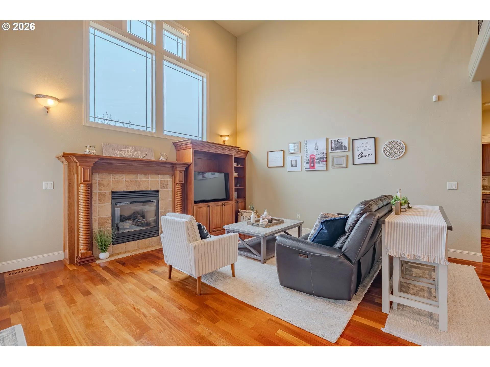 Living Room-Fireplace