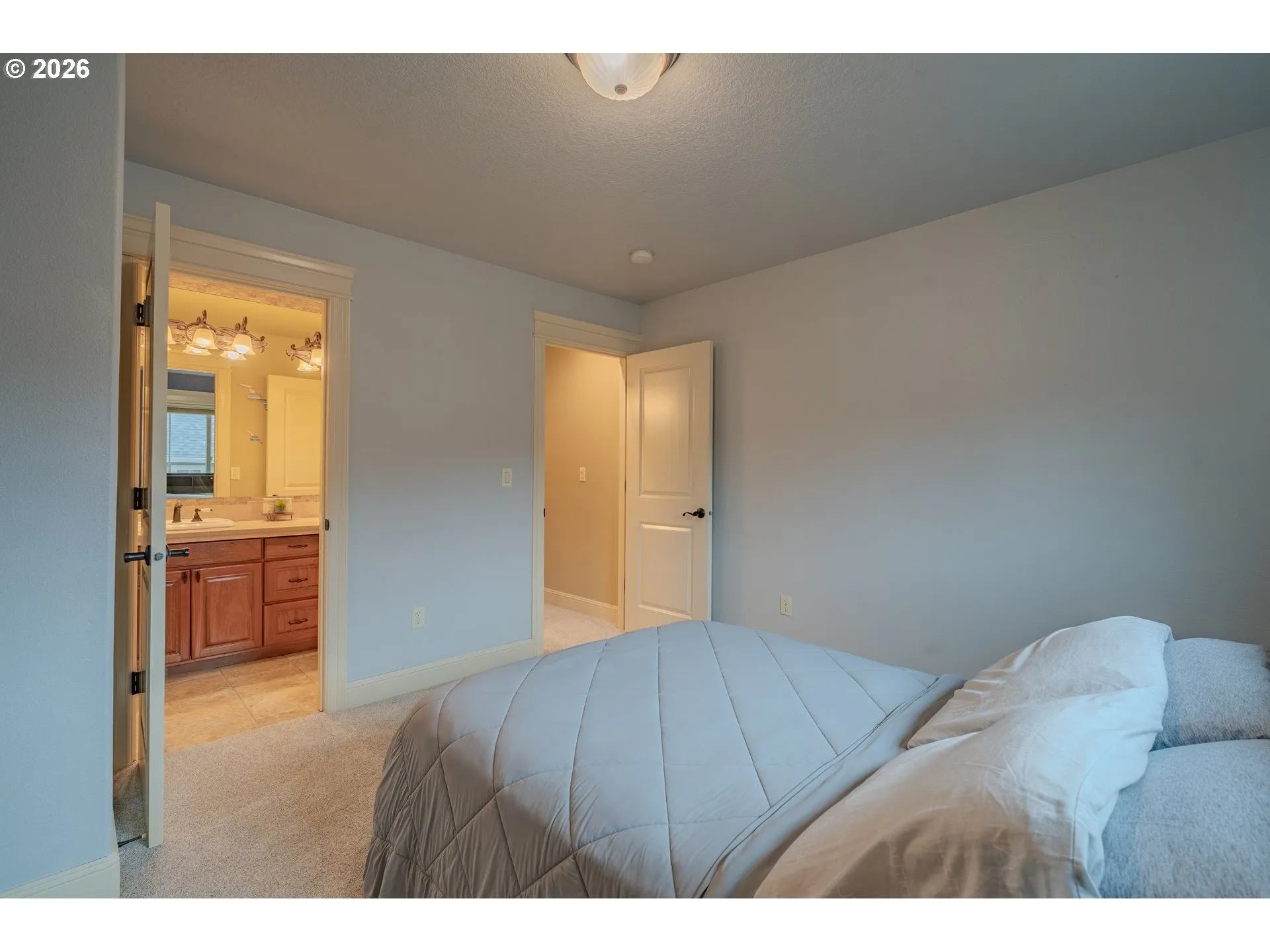 Bedroom-Full Bathroom
