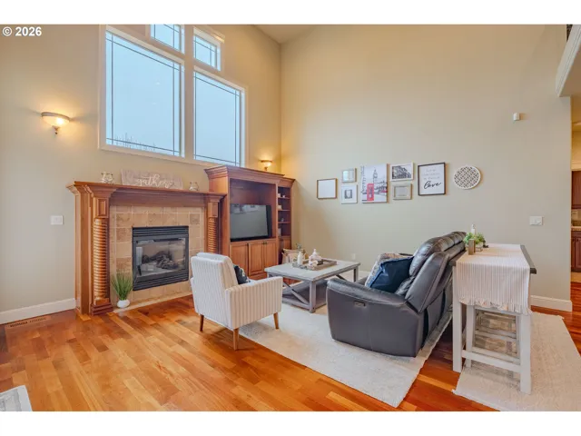 Living Room-Fireplace