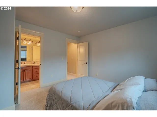 Bedroom-Full Bathroom