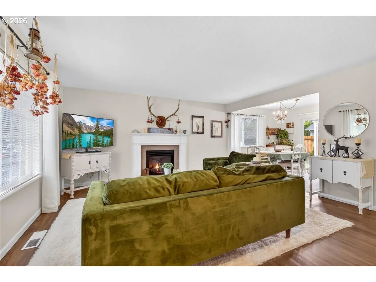 Living Room-Fireplace
