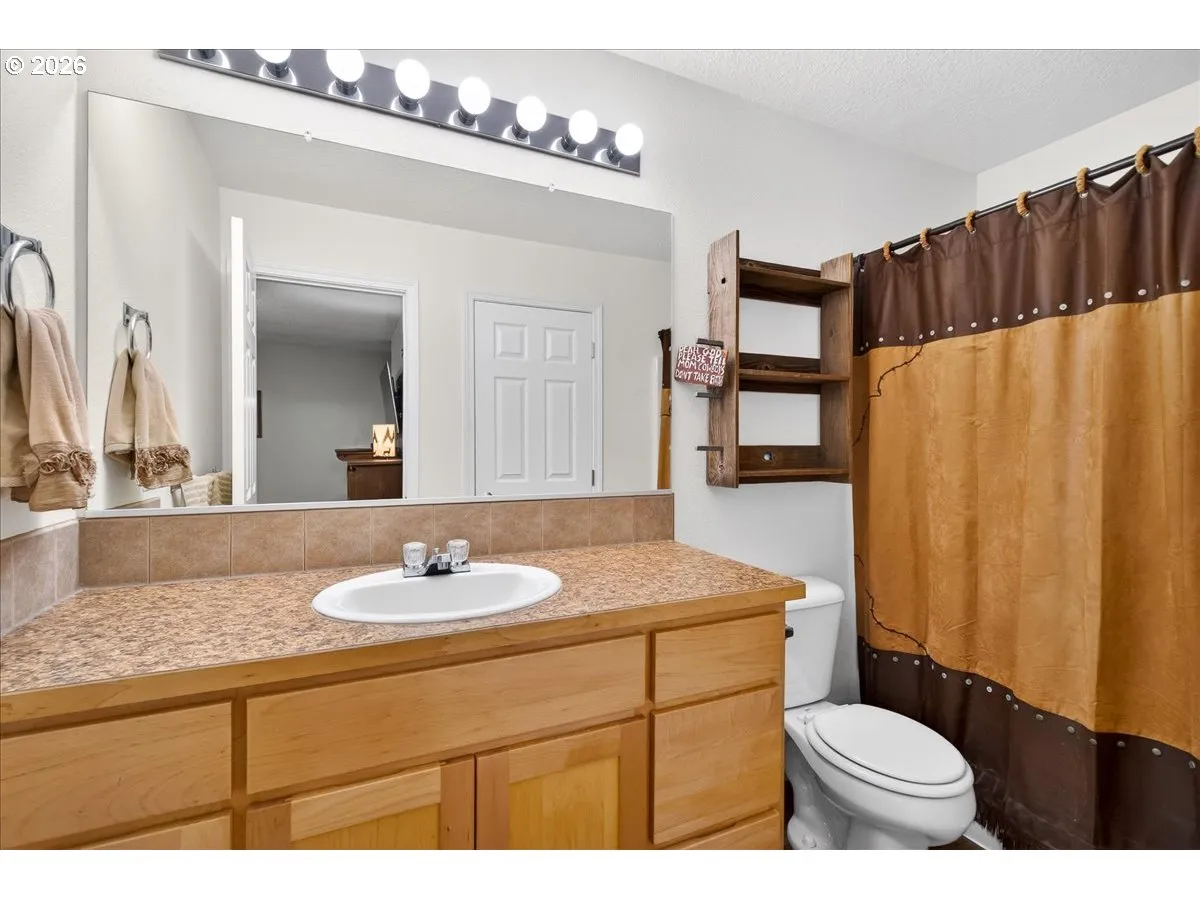 Bedroom, Primary