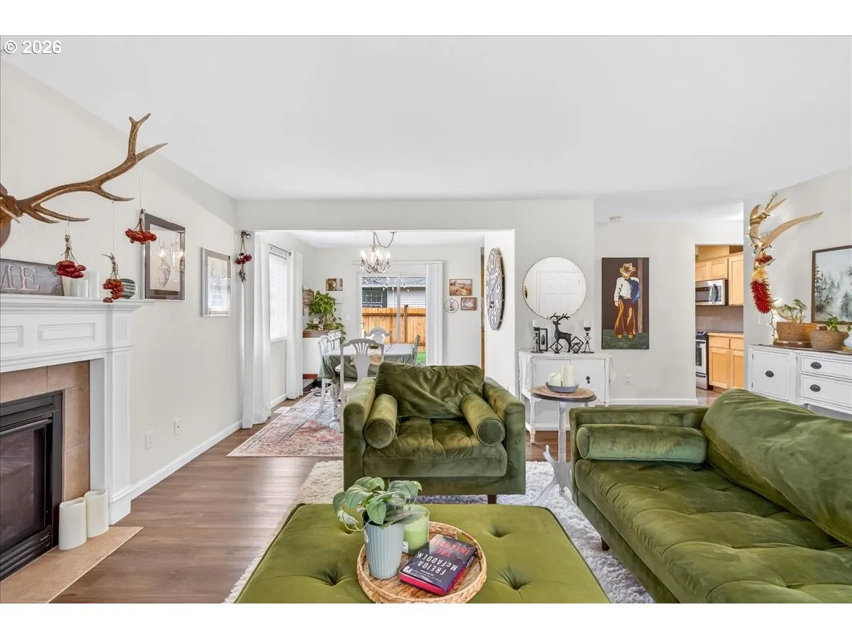 Living Room-Fireplace