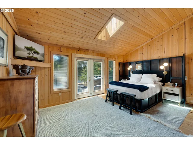 Bedroom, Primary