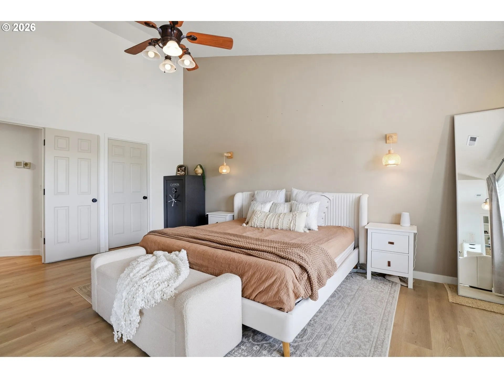 Bedroom, Primary