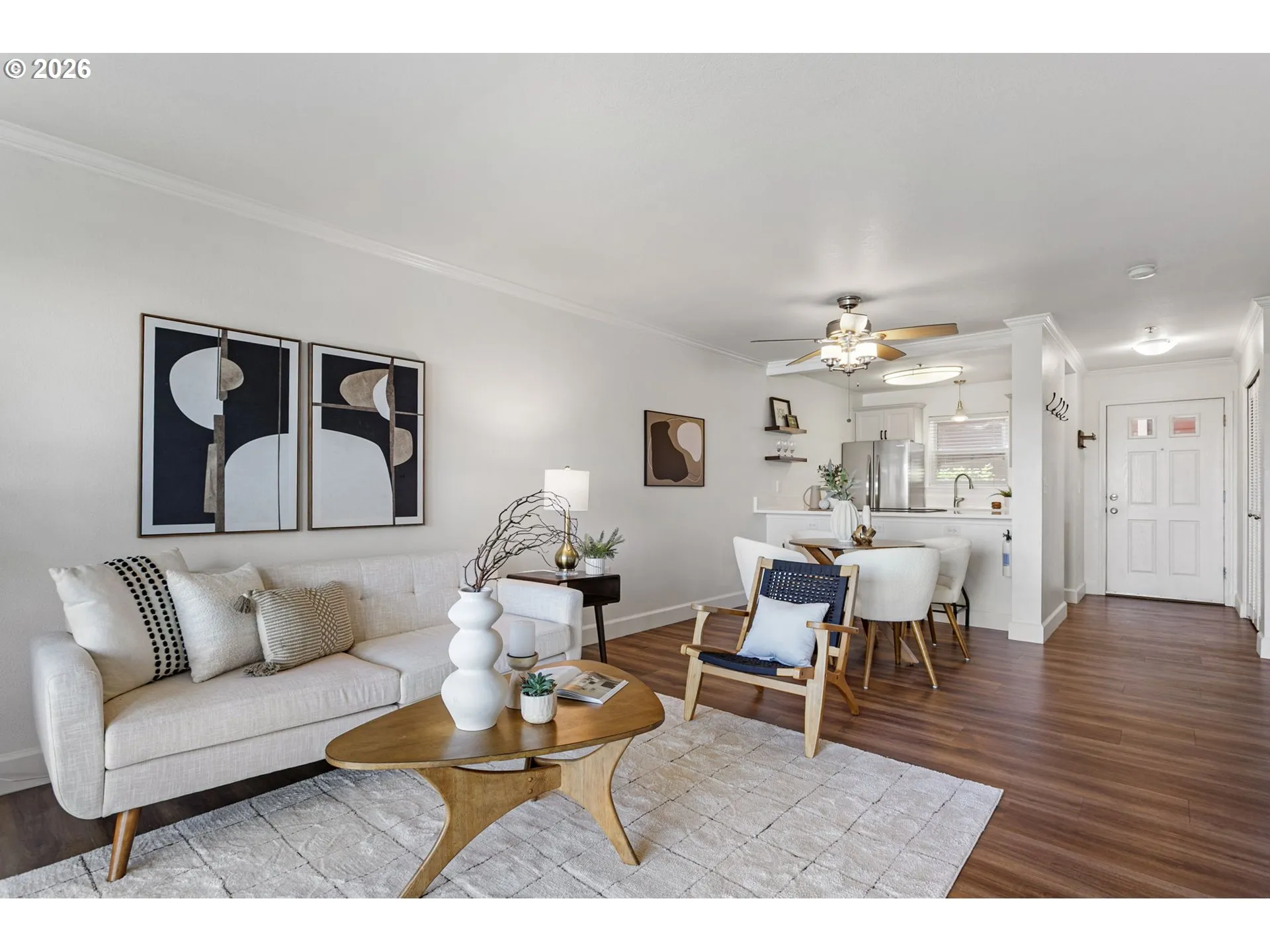Living Room/Entrance