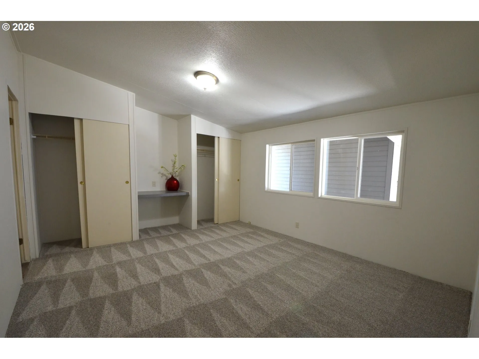 Bedroom, Primary-Vaulted Ceilings