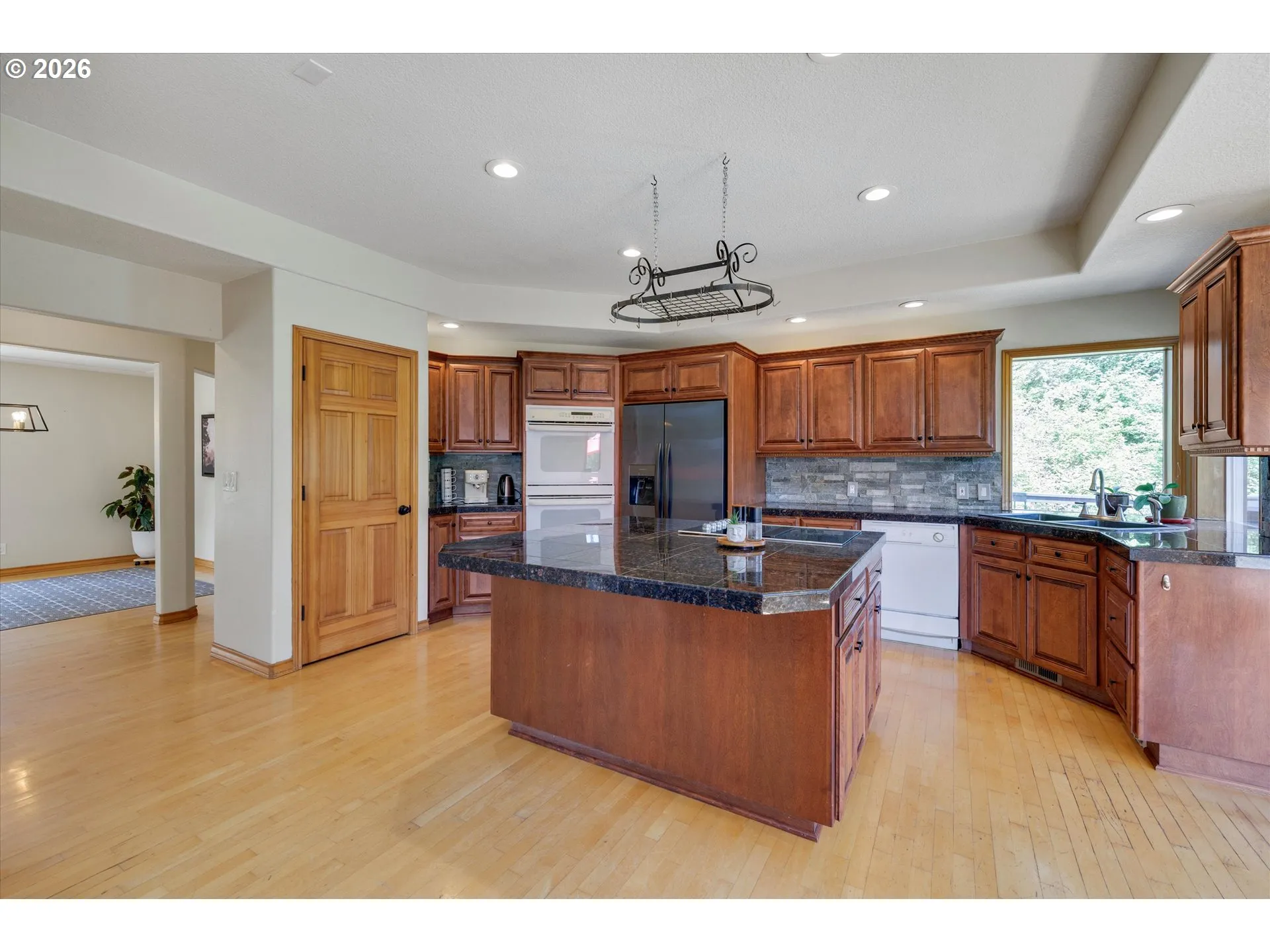 Kitchen-Cooking Island