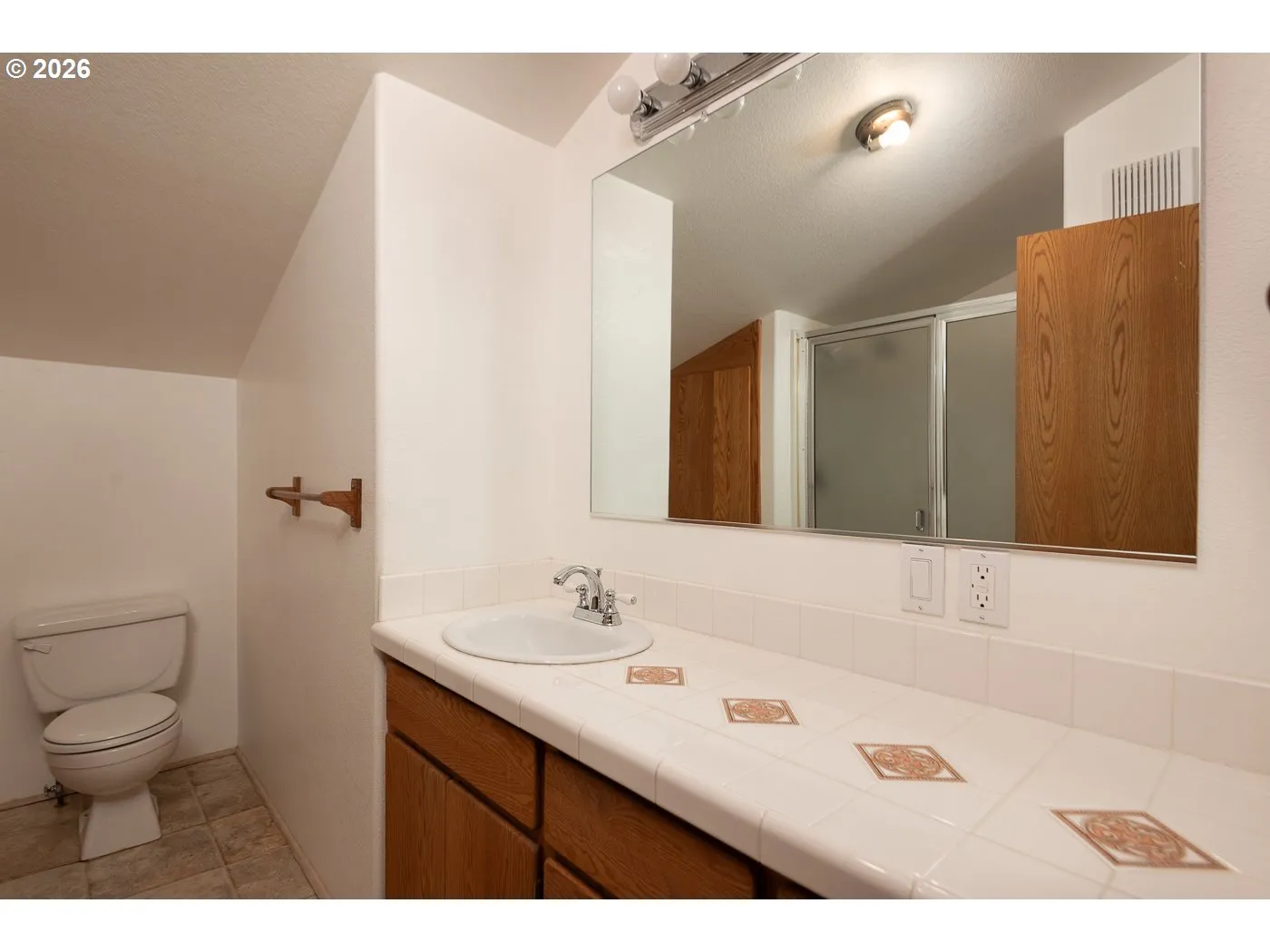 Bathroom-Upper