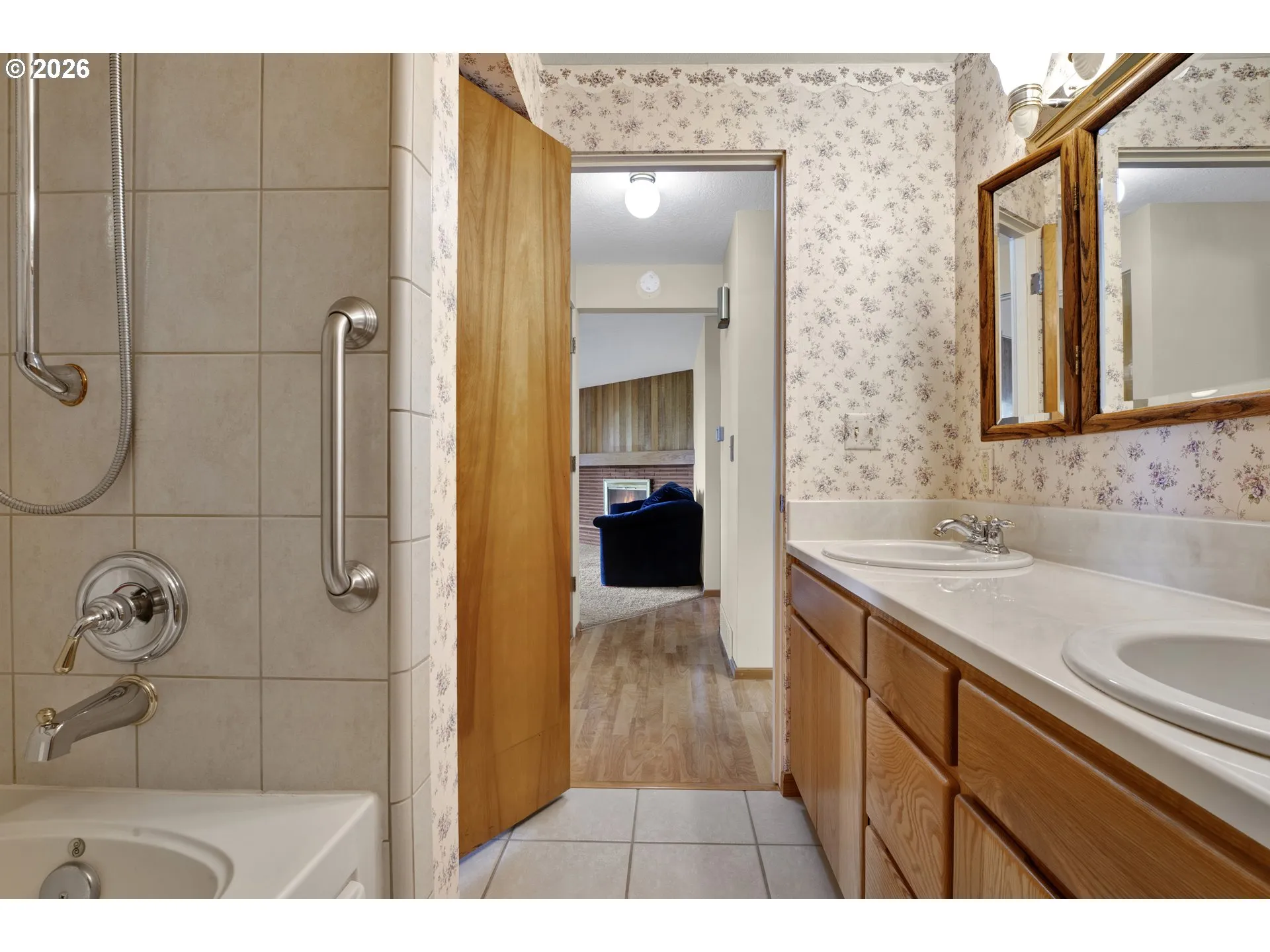 Bathroom, Attached-Main