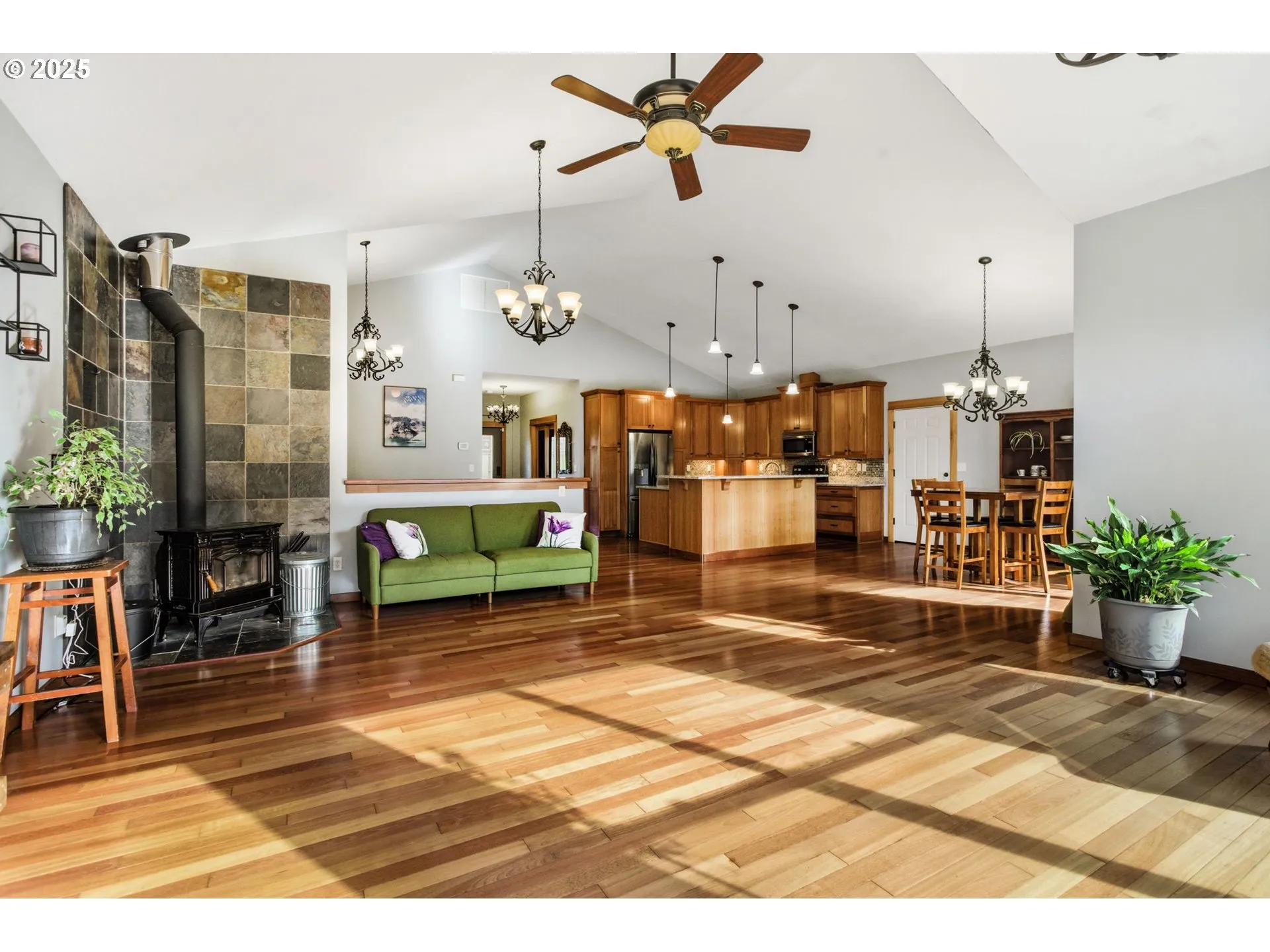 Kitchen/Living Room-Island