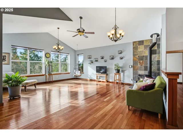 Living Room-Fireplace