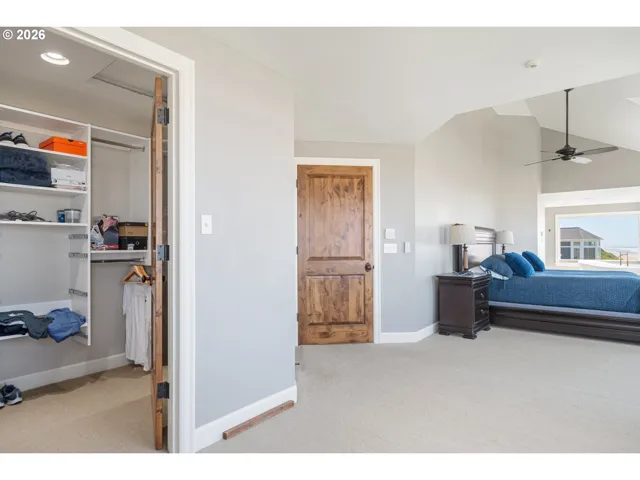 Bedroom, Owner's Suite-Walk-In Closet