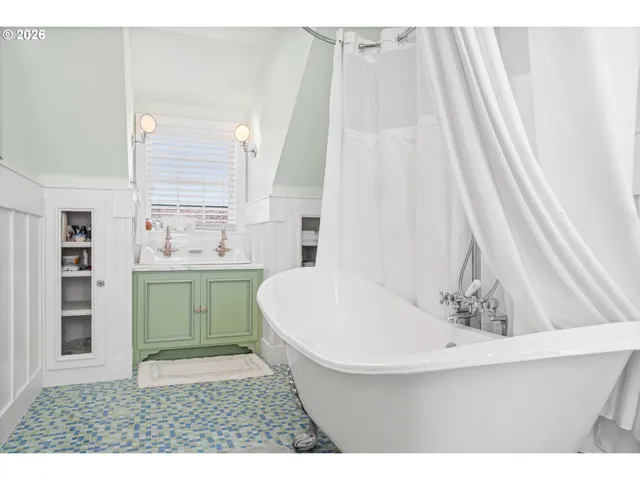 En Suite Bathroom