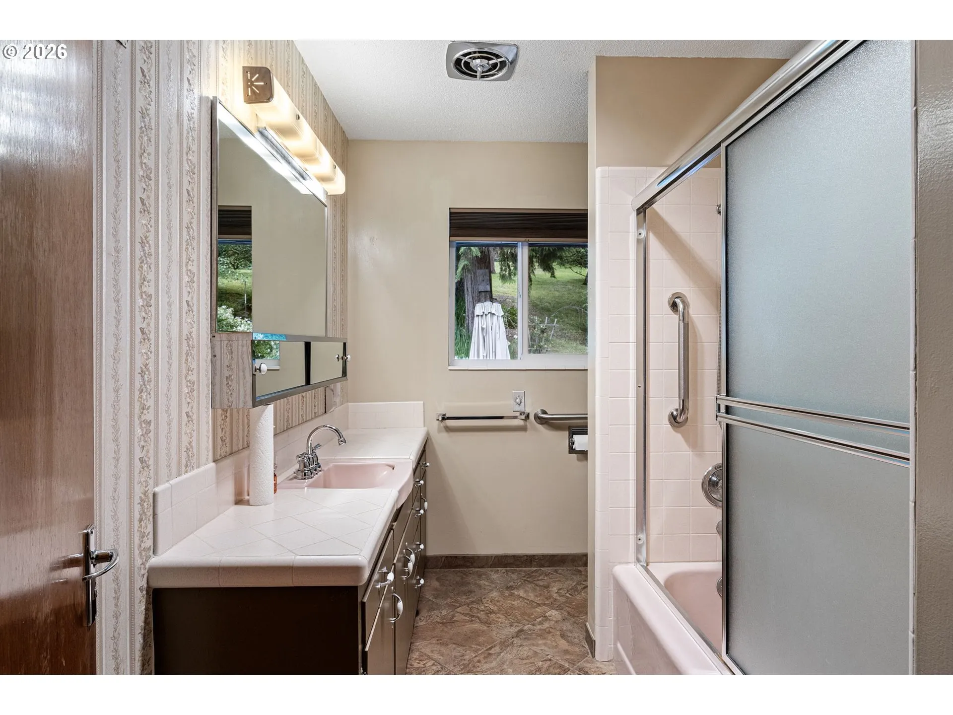 Bathroom-Upper