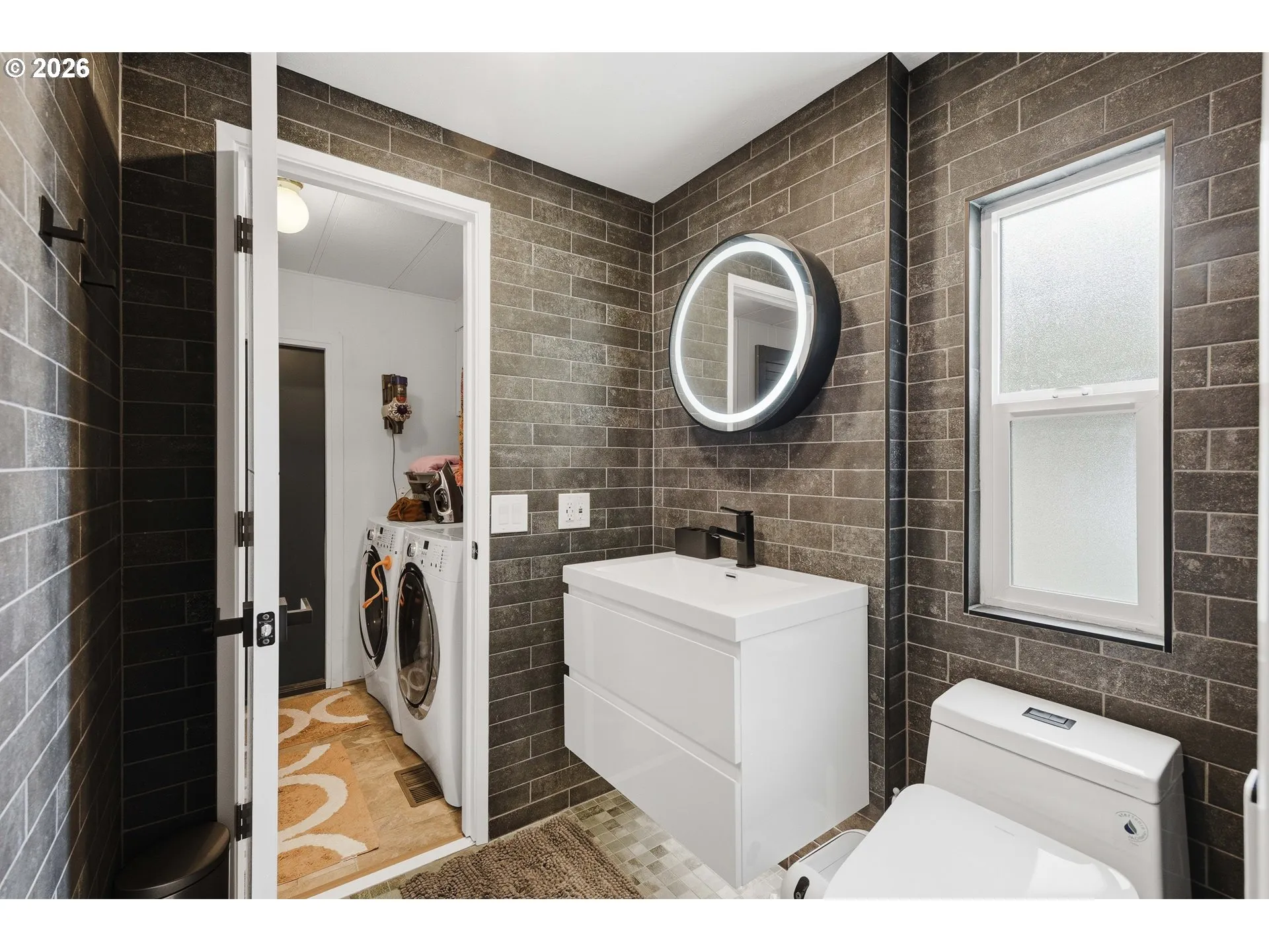 Primary Bedroom-Attached Bathroom