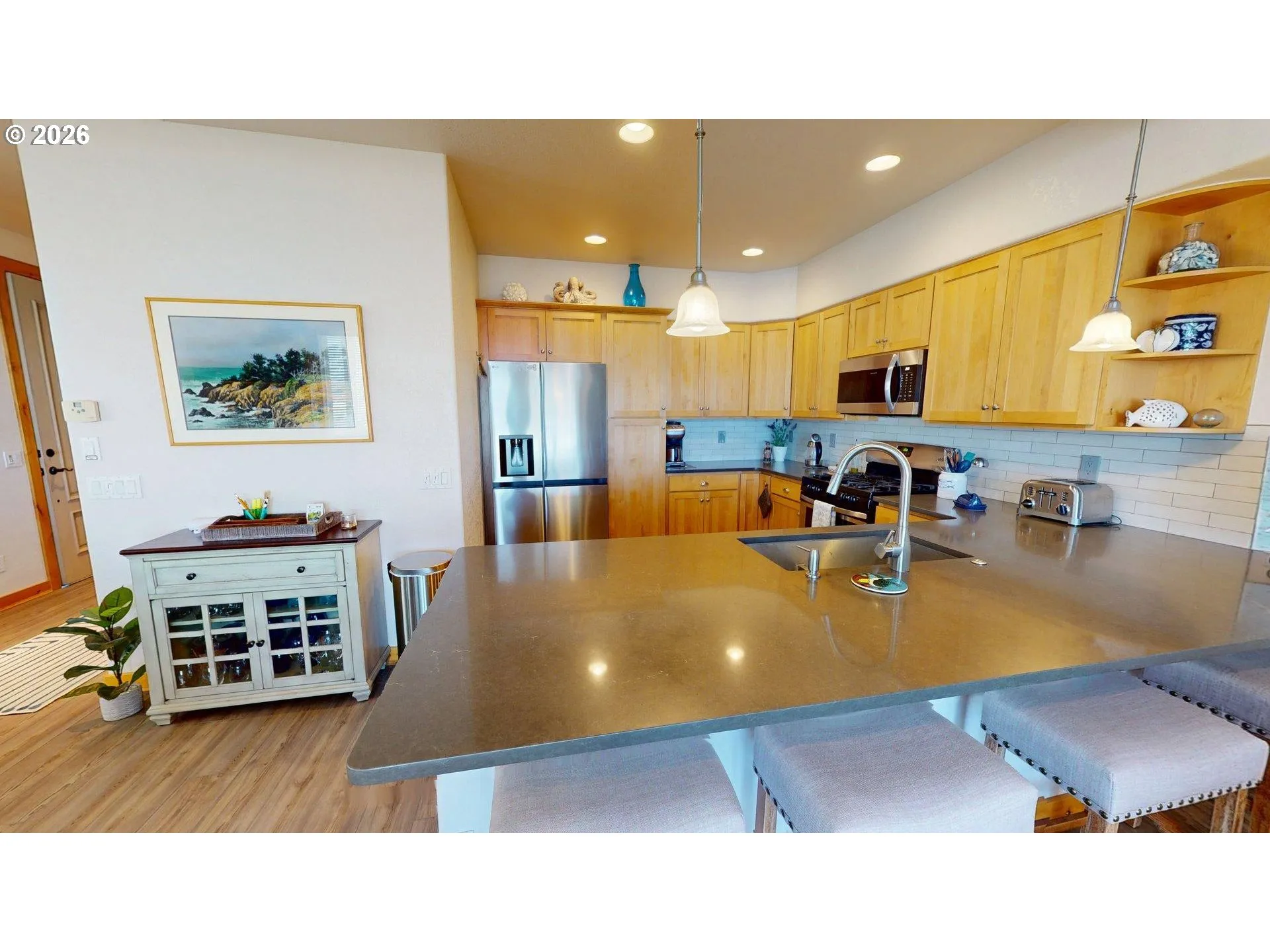 Kitchen-Breakfast Bar