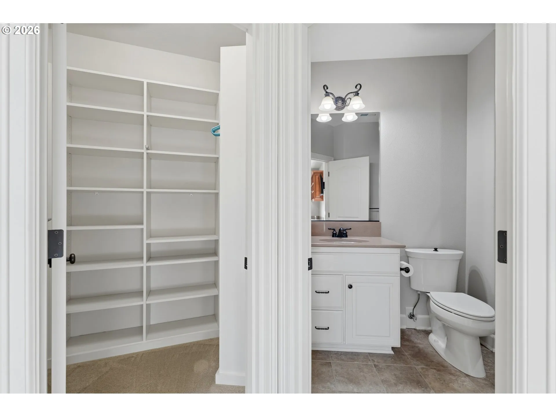 Bathroom, Attached-Walk-In Closet