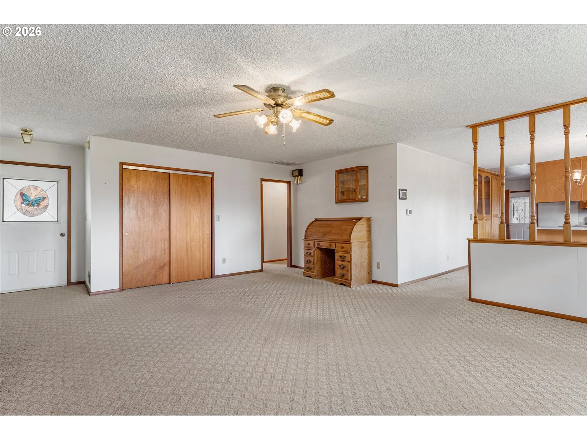 Living Room/Entrance
