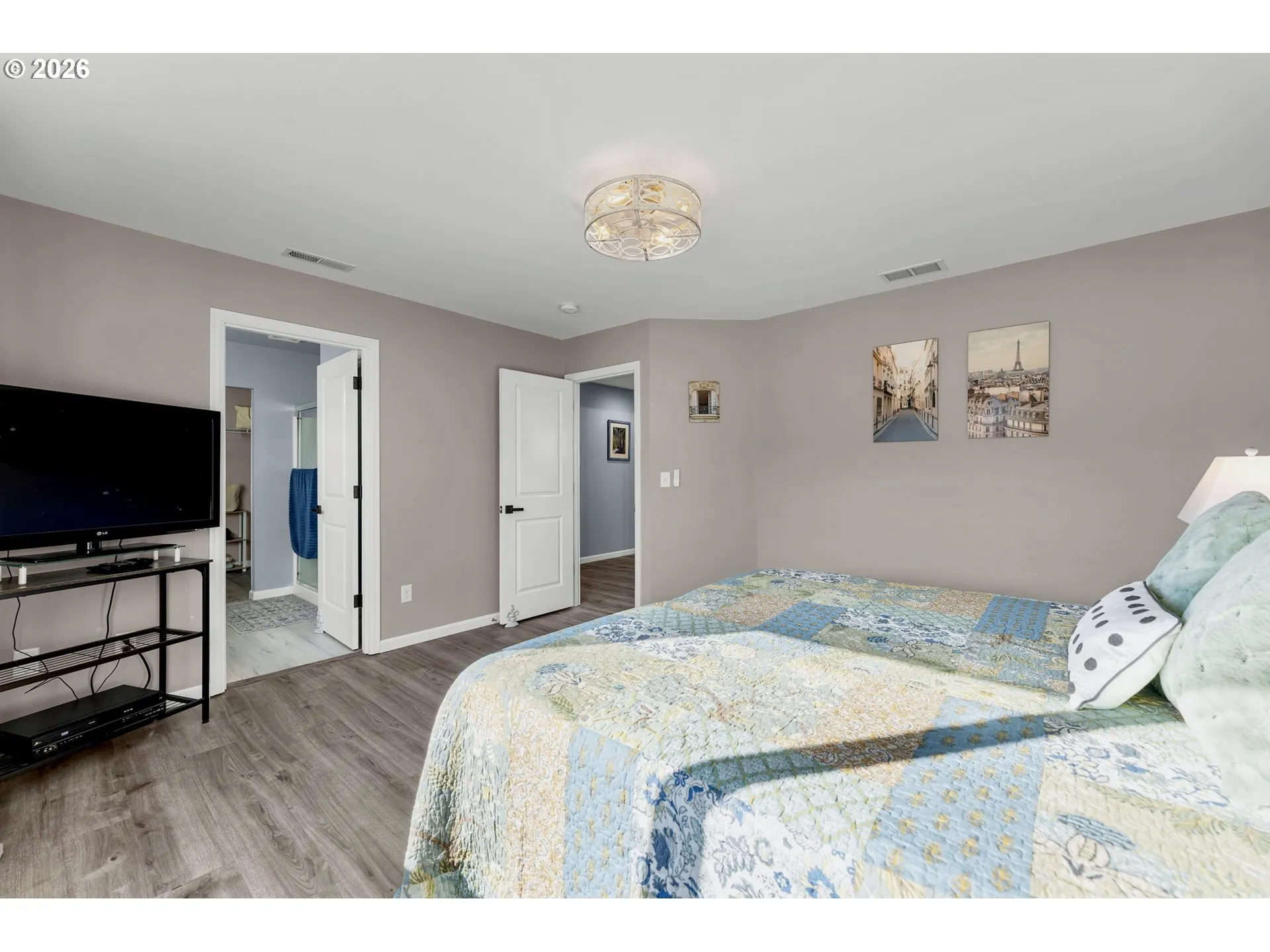 Bedroom, Primary