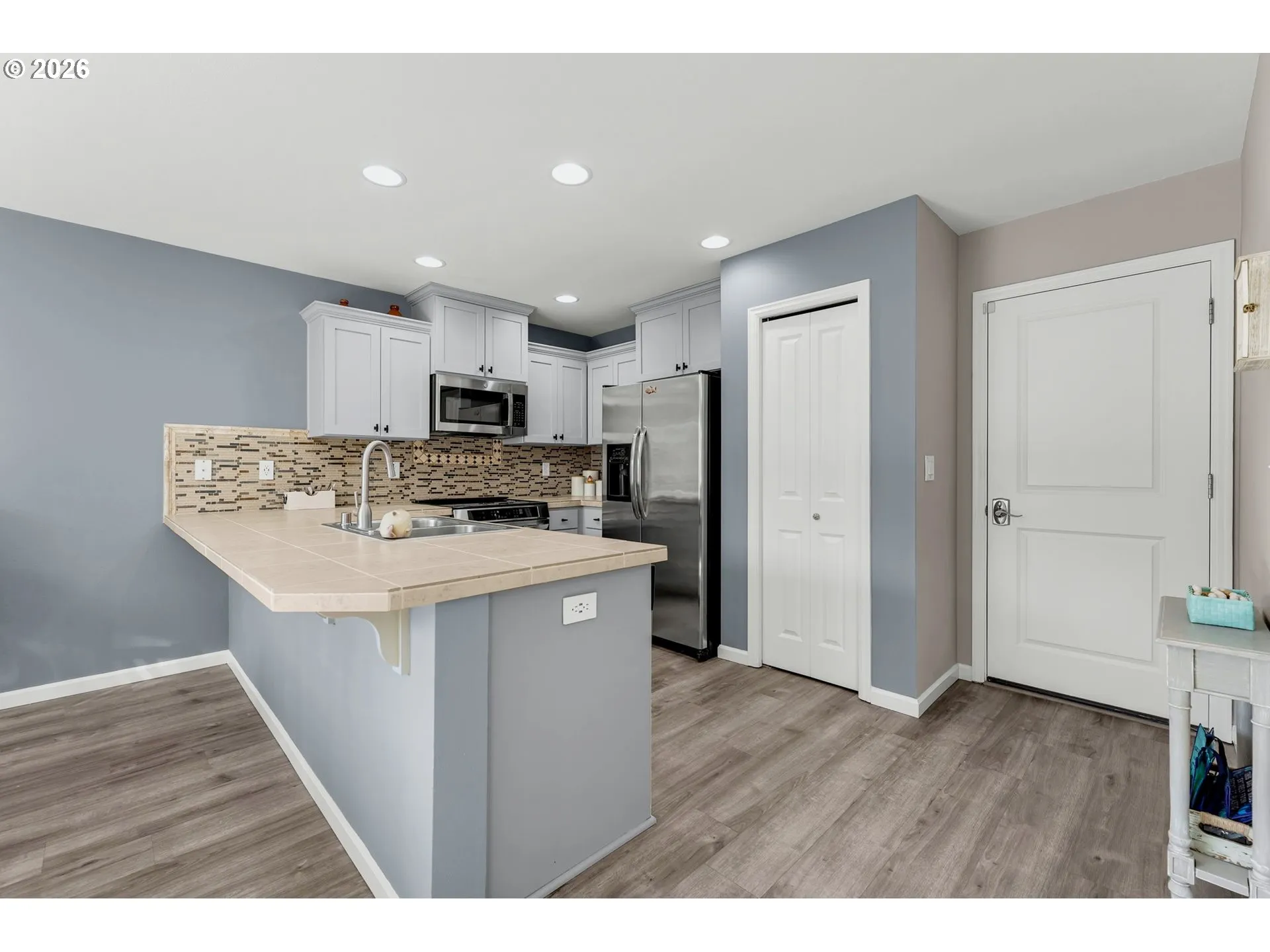 Kitchen-Breakfast Bar