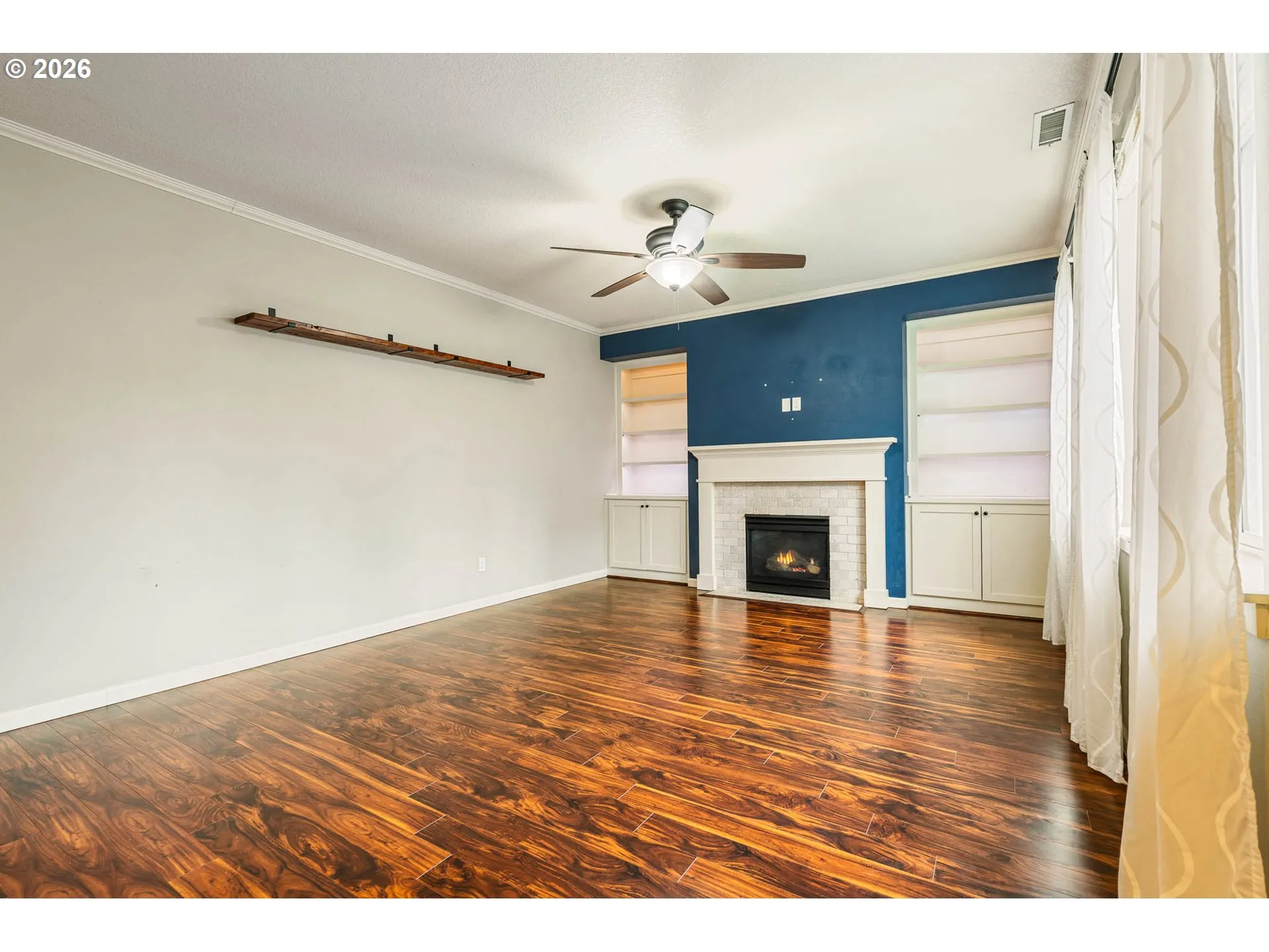 Living Room-Fireplace