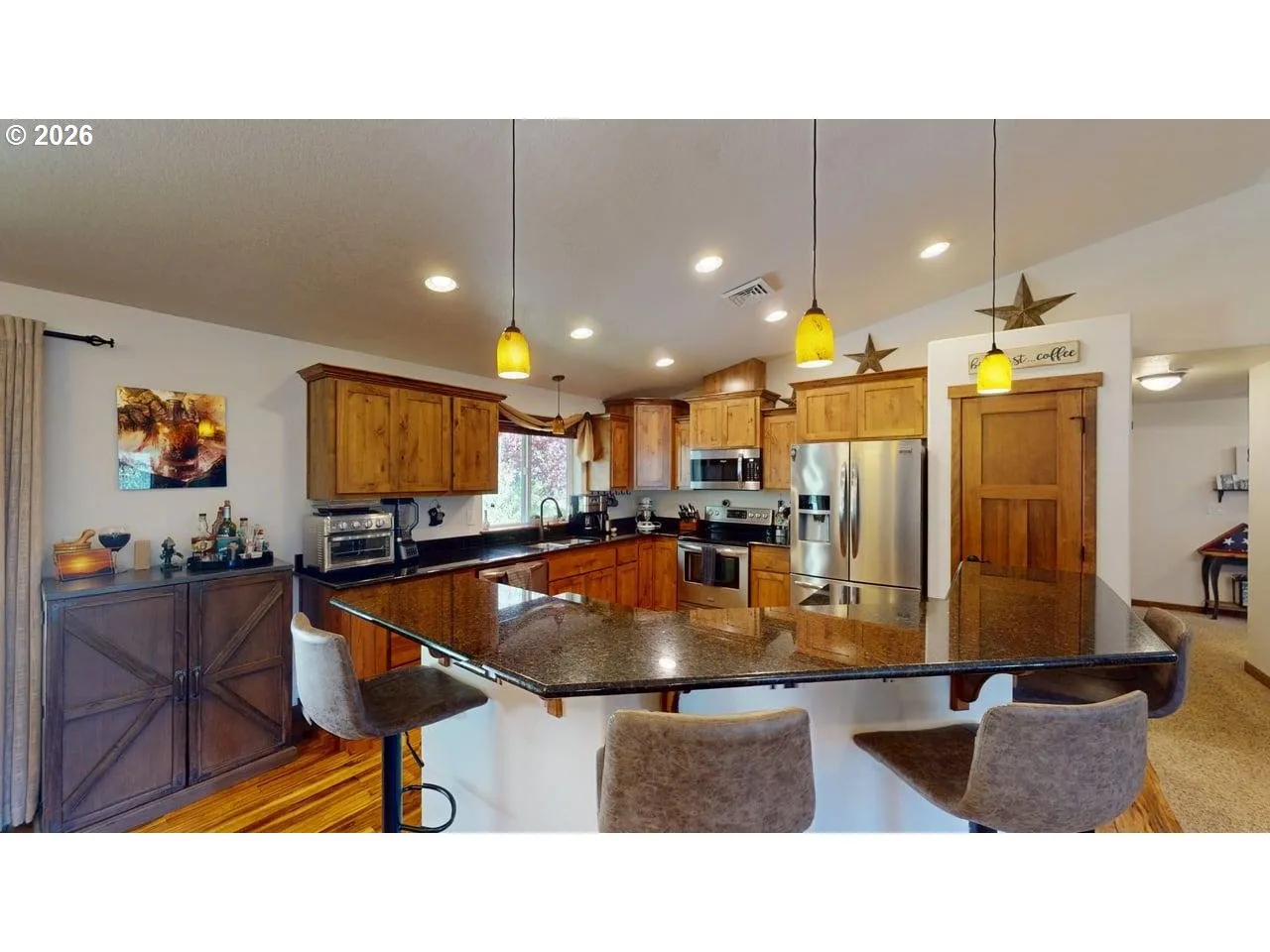 Kitchen-Breakfast Bar