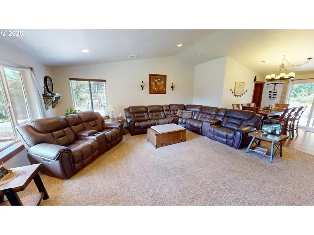 Living Room-Vaulted Ceilings